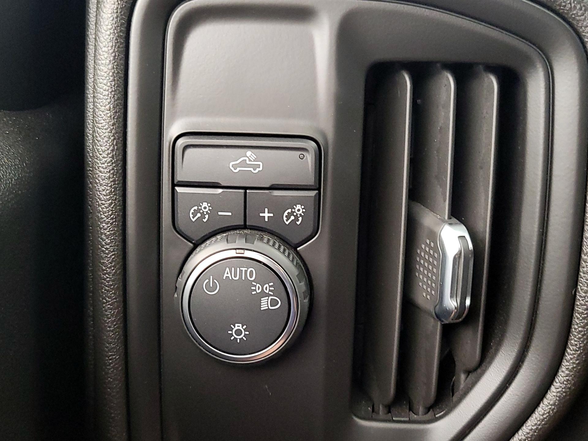 Thumbnail: 2019 Chevrolet Silverado 1500 - 13