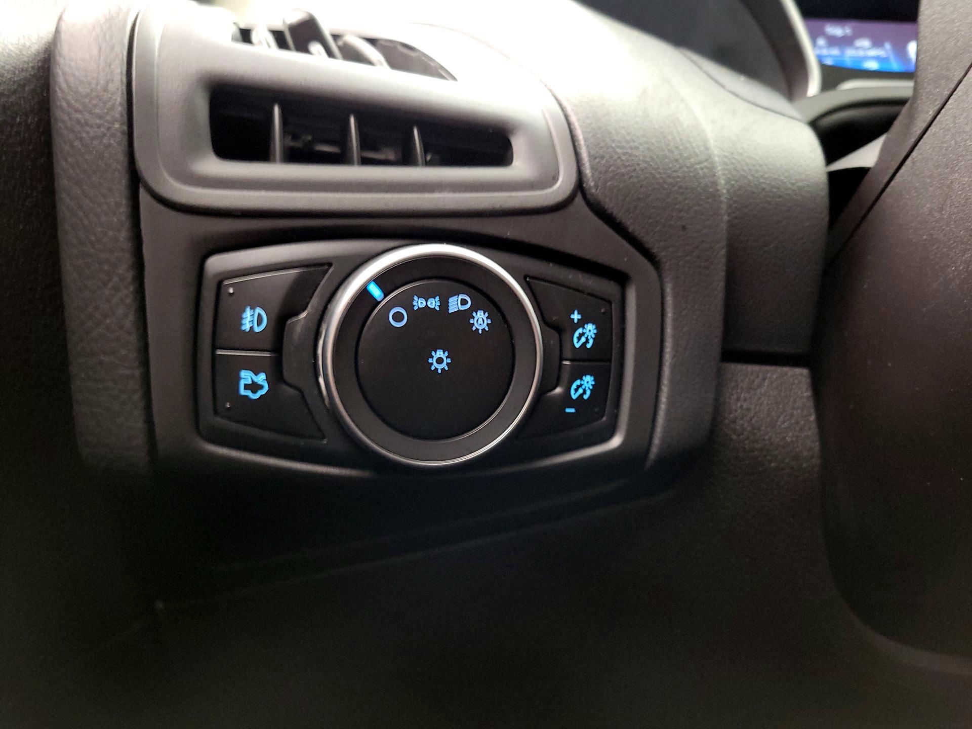 Thumbnail: 2015 Ford Focus - 13