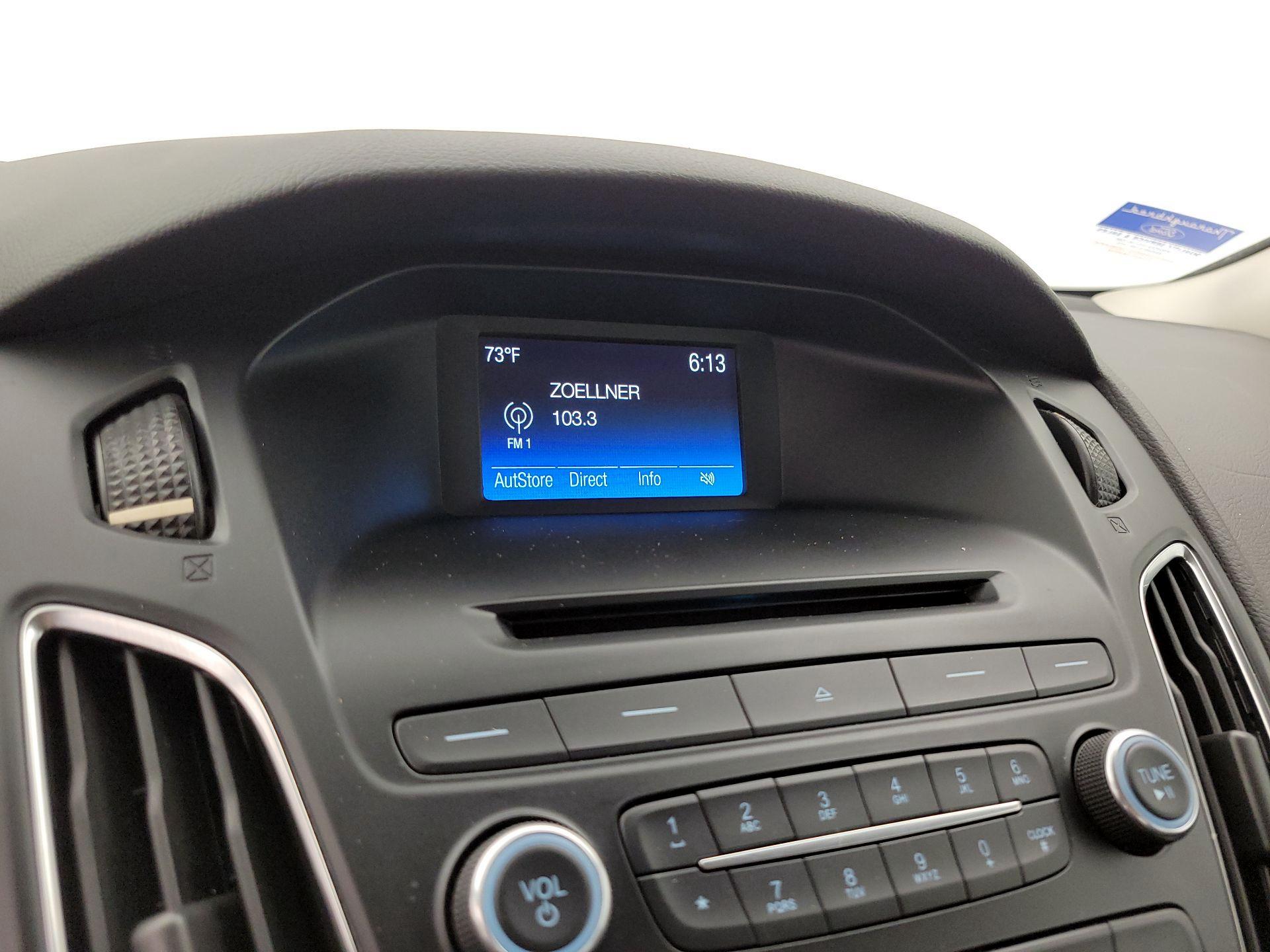 Thumbnail: 2015 Ford Focus - 15