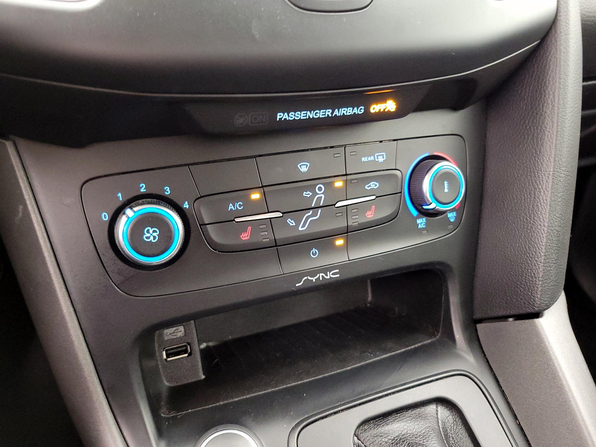 Thumbnail: 2015 Ford Focus - 16