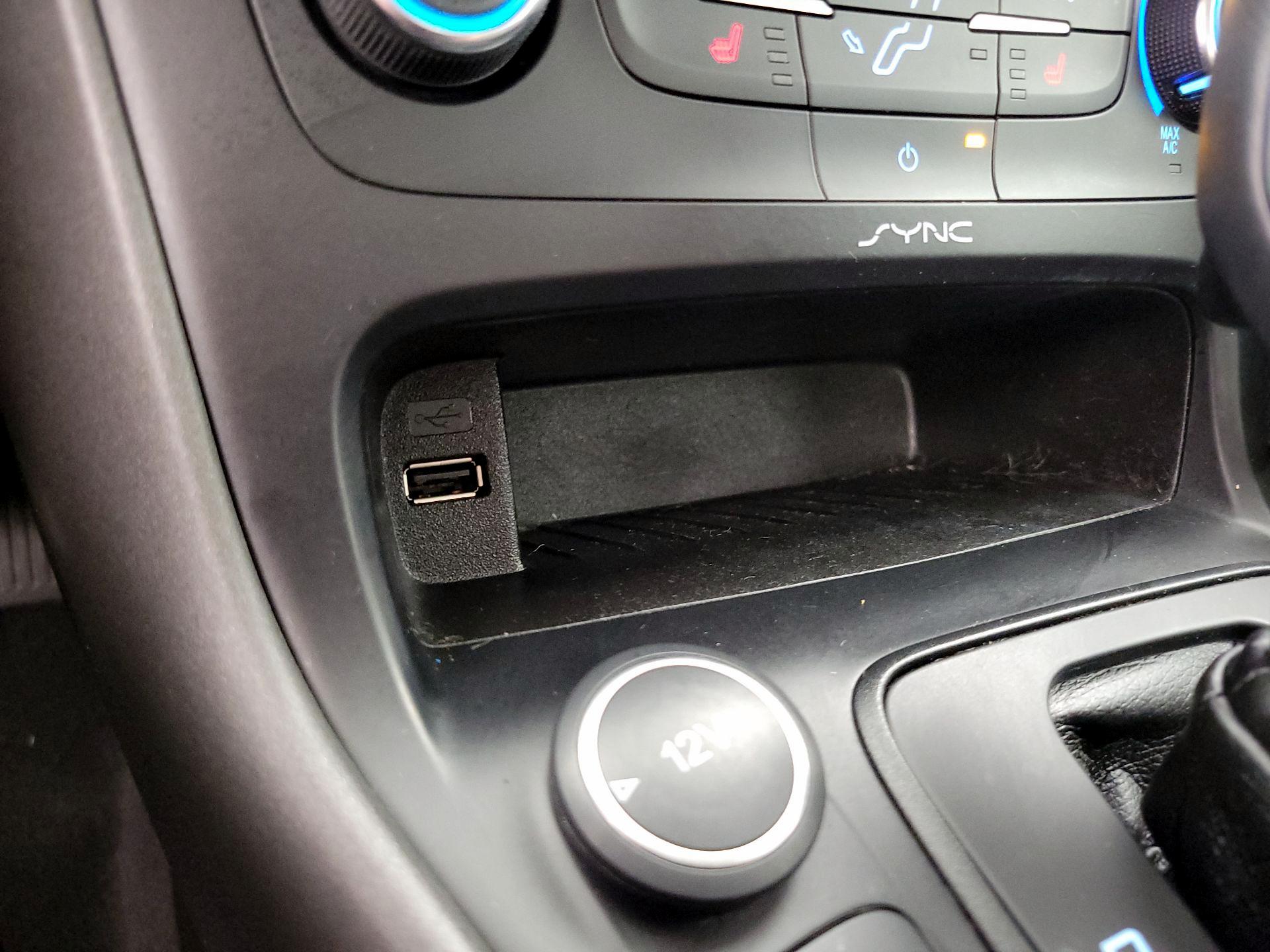 Thumbnail: 2015 Ford Focus - 18