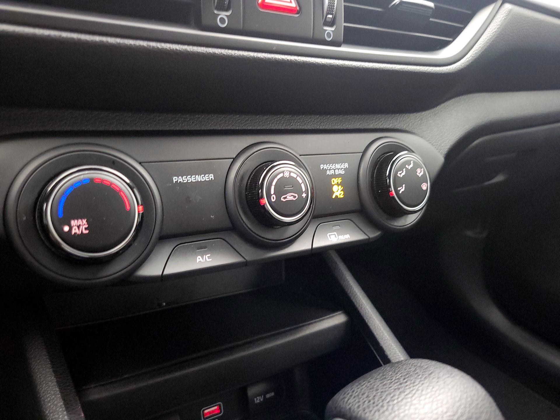 Thumbnail: 2022 Kia Forte - 16