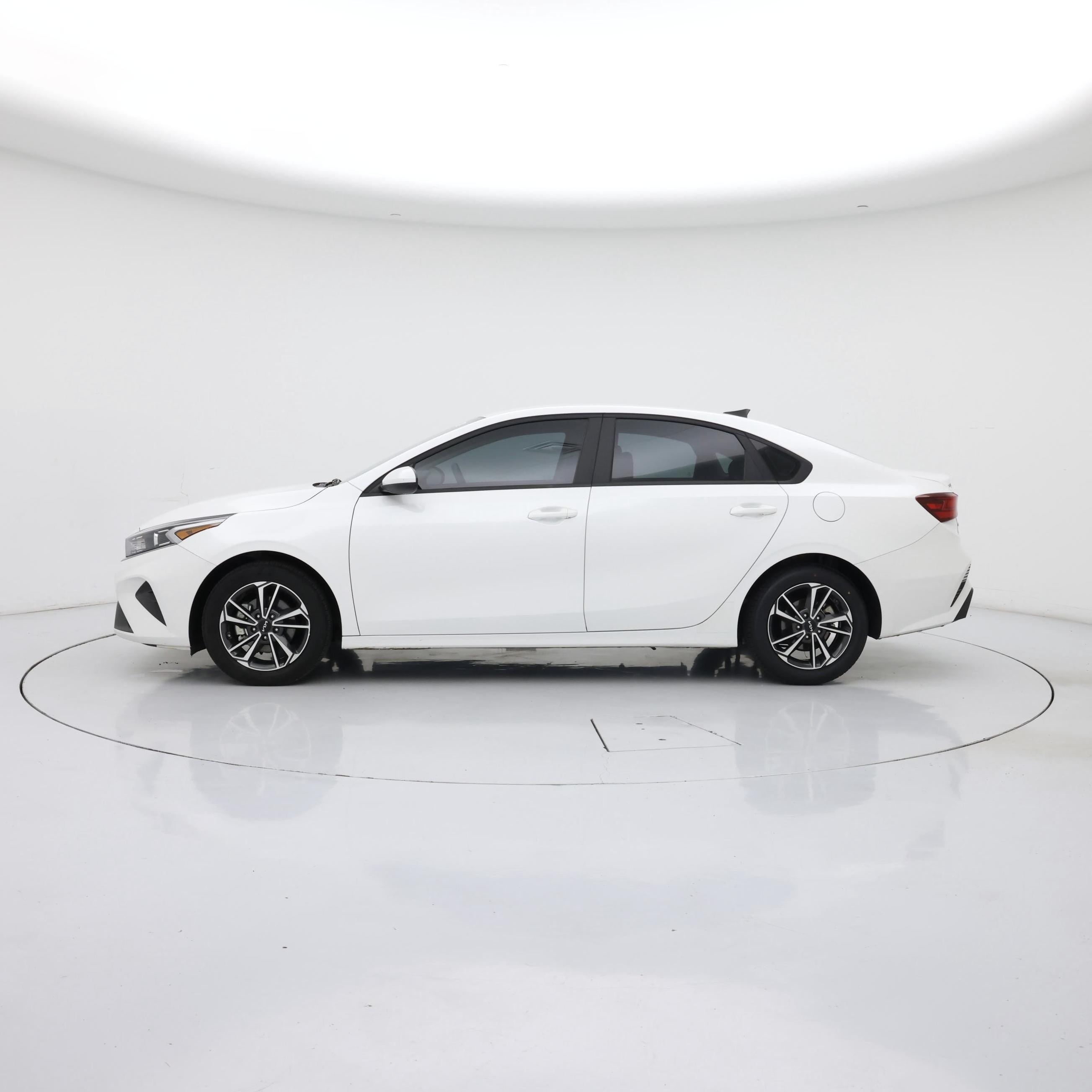 Thumbnail: 2022 Kia Forte - 3