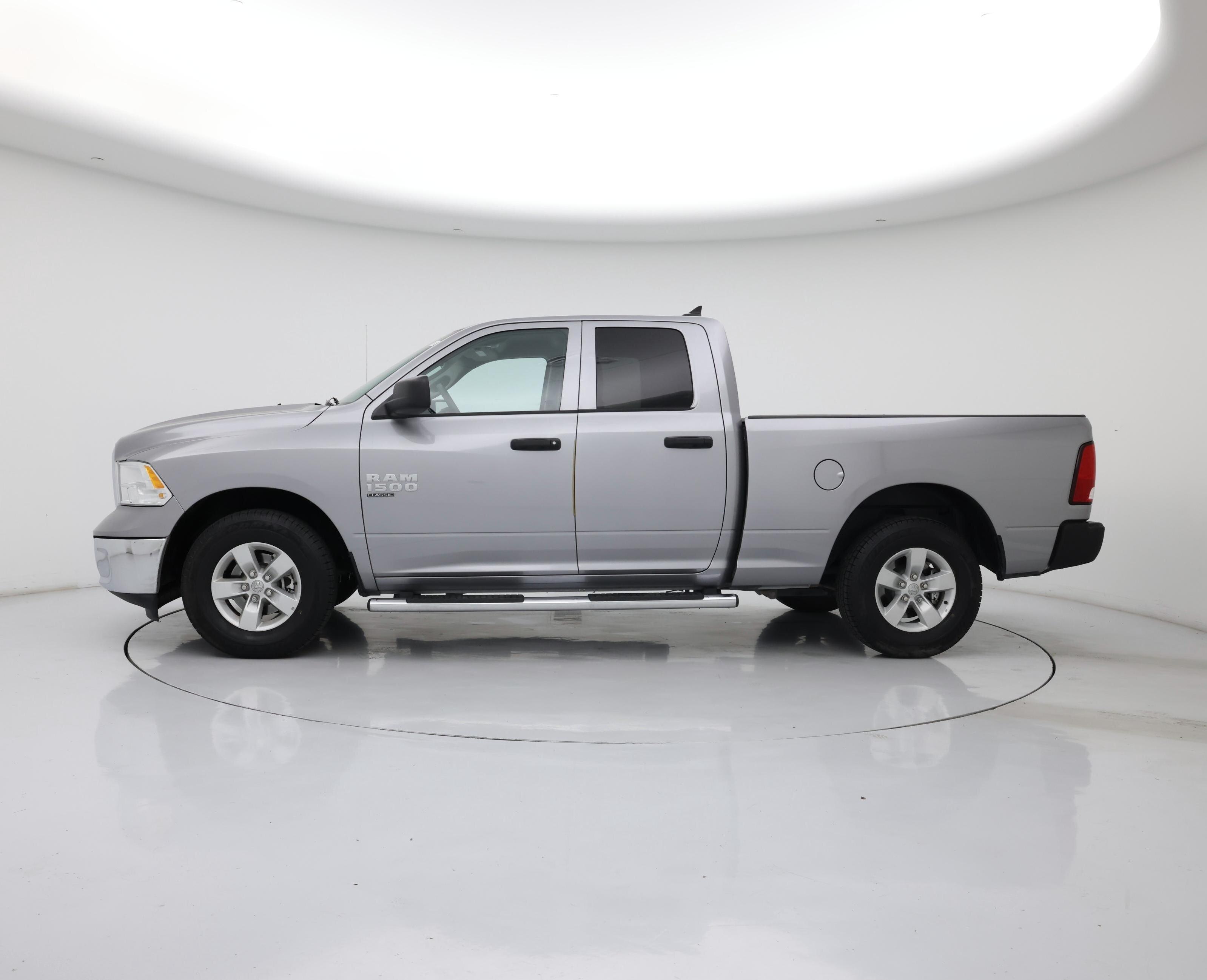 Thumbnail: 2021 RAM 1500 Classic - 3