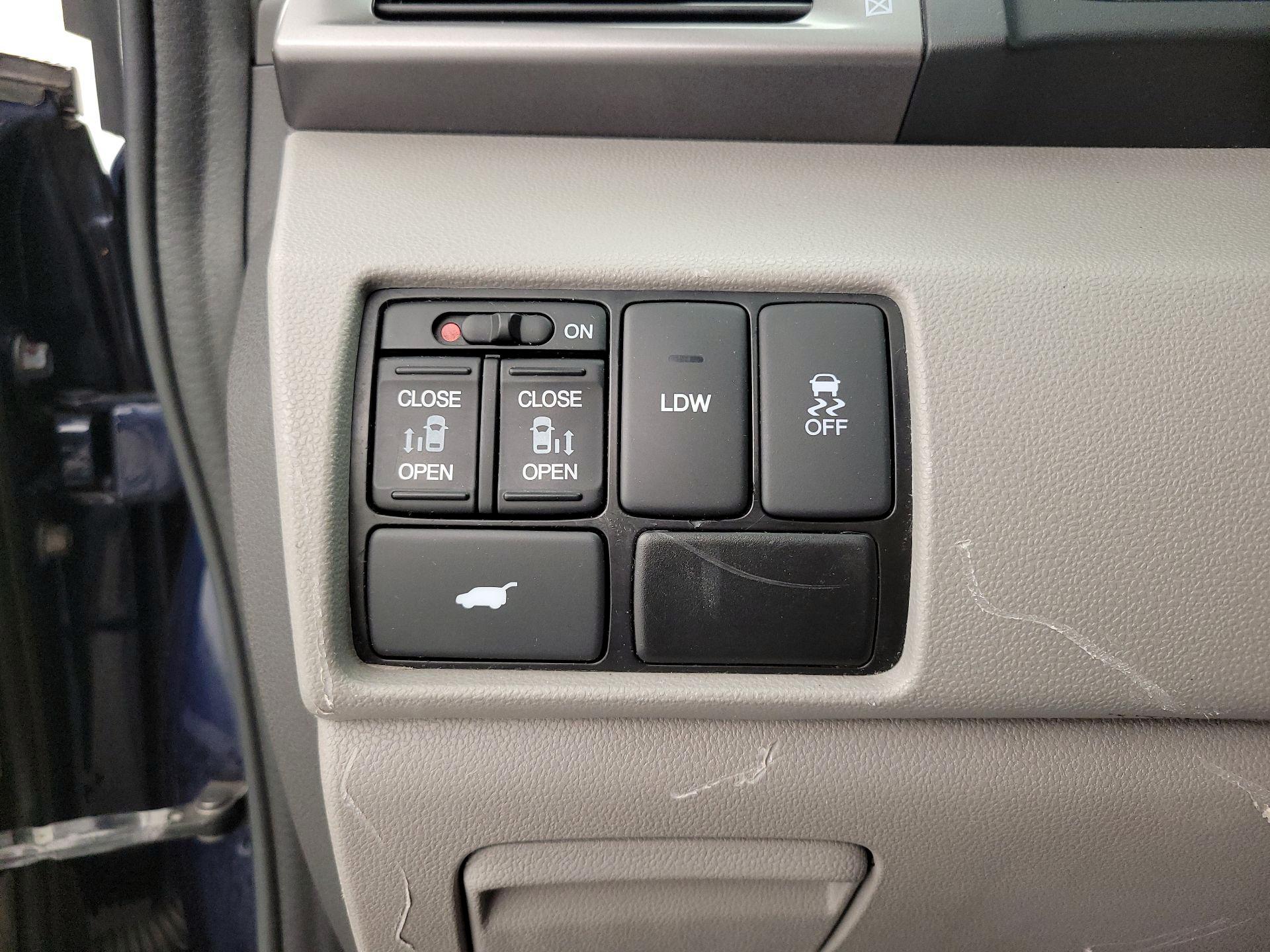 Thumbnail: 2016 Honda Odyssey - 13