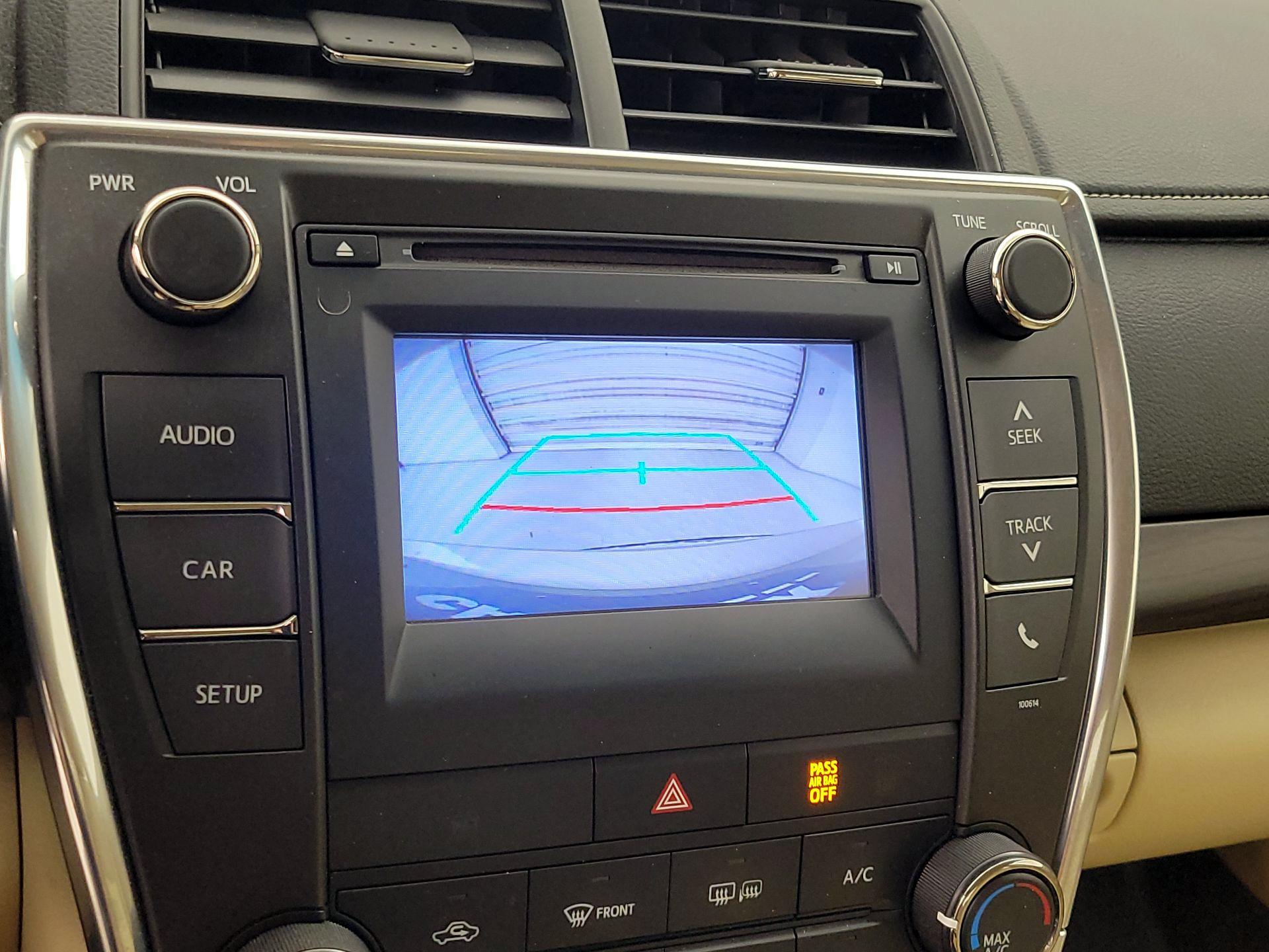 Thumbnail: 2016 Toyota Camry - 14