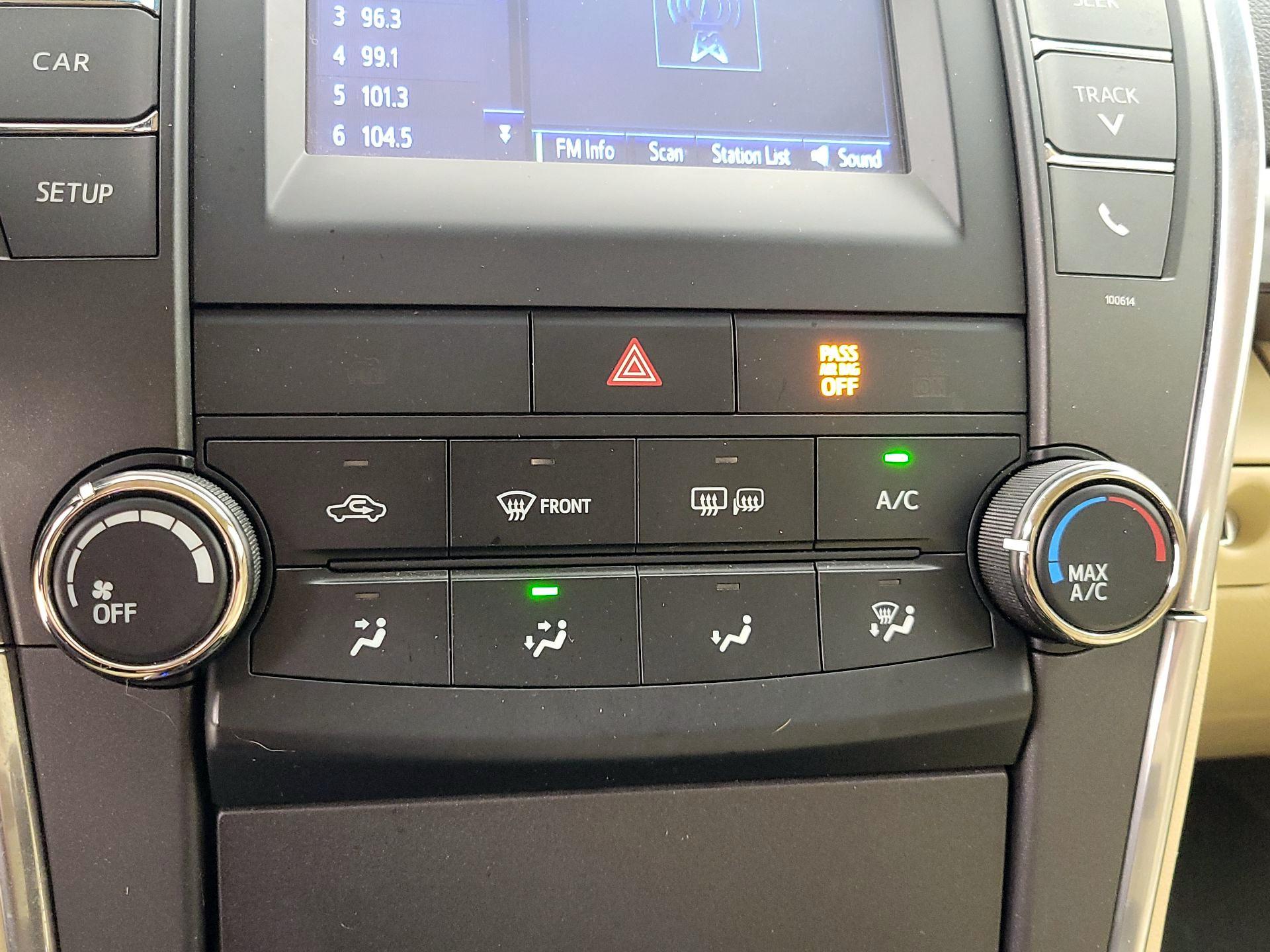 Thumbnail: 2016 Toyota Camry - 16