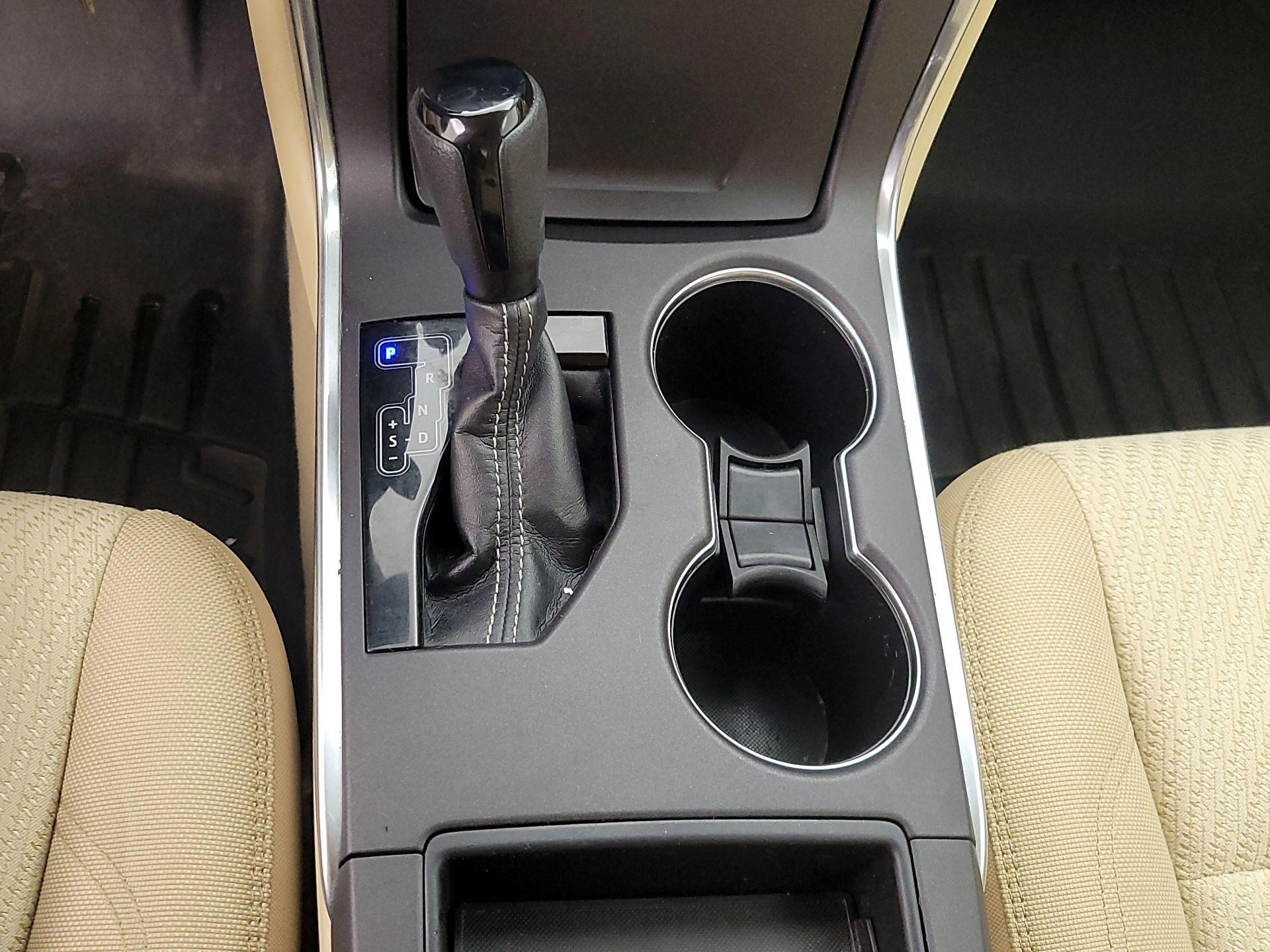 Thumbnail: 2016 Toyota Camry - 17