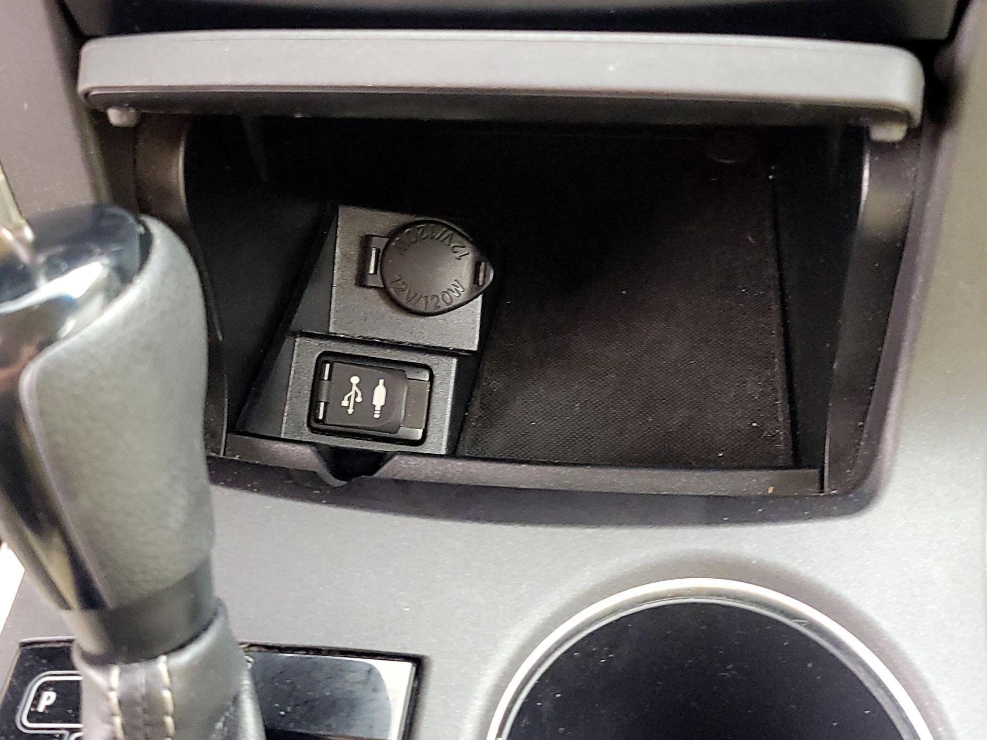 Thumbnail: 2016 Toyota Camry - 18