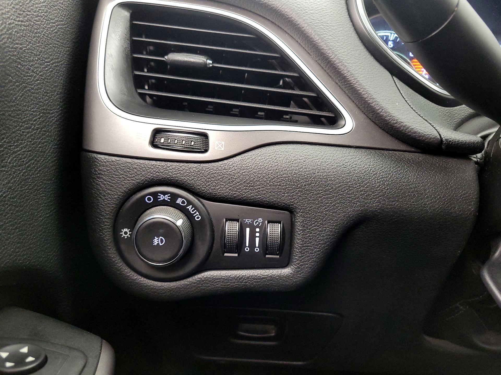 Thumbnail: 2019 Jeep Cherokee - 13