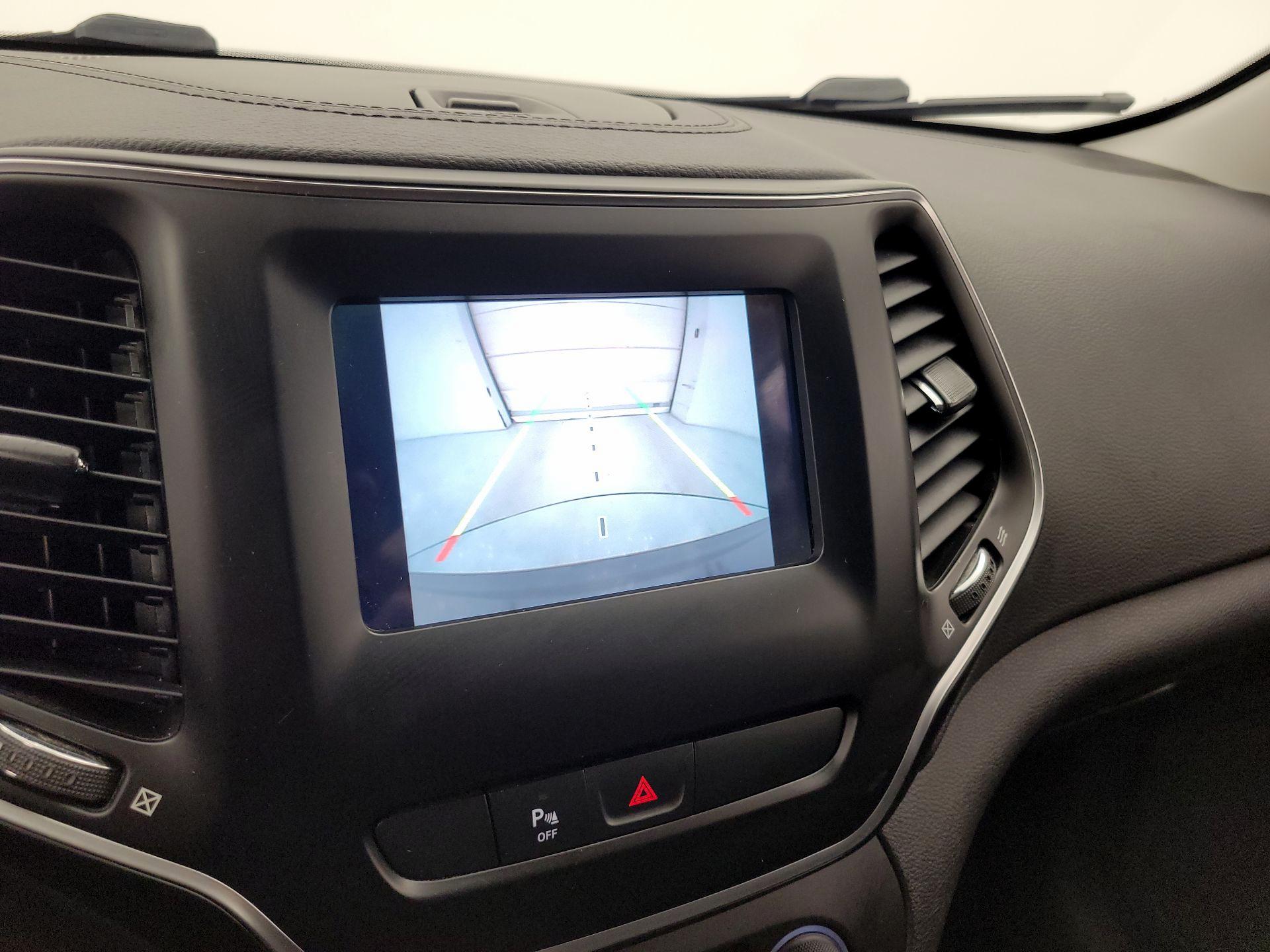 Thumbnail: 2019 Jeep Cherokee - 14