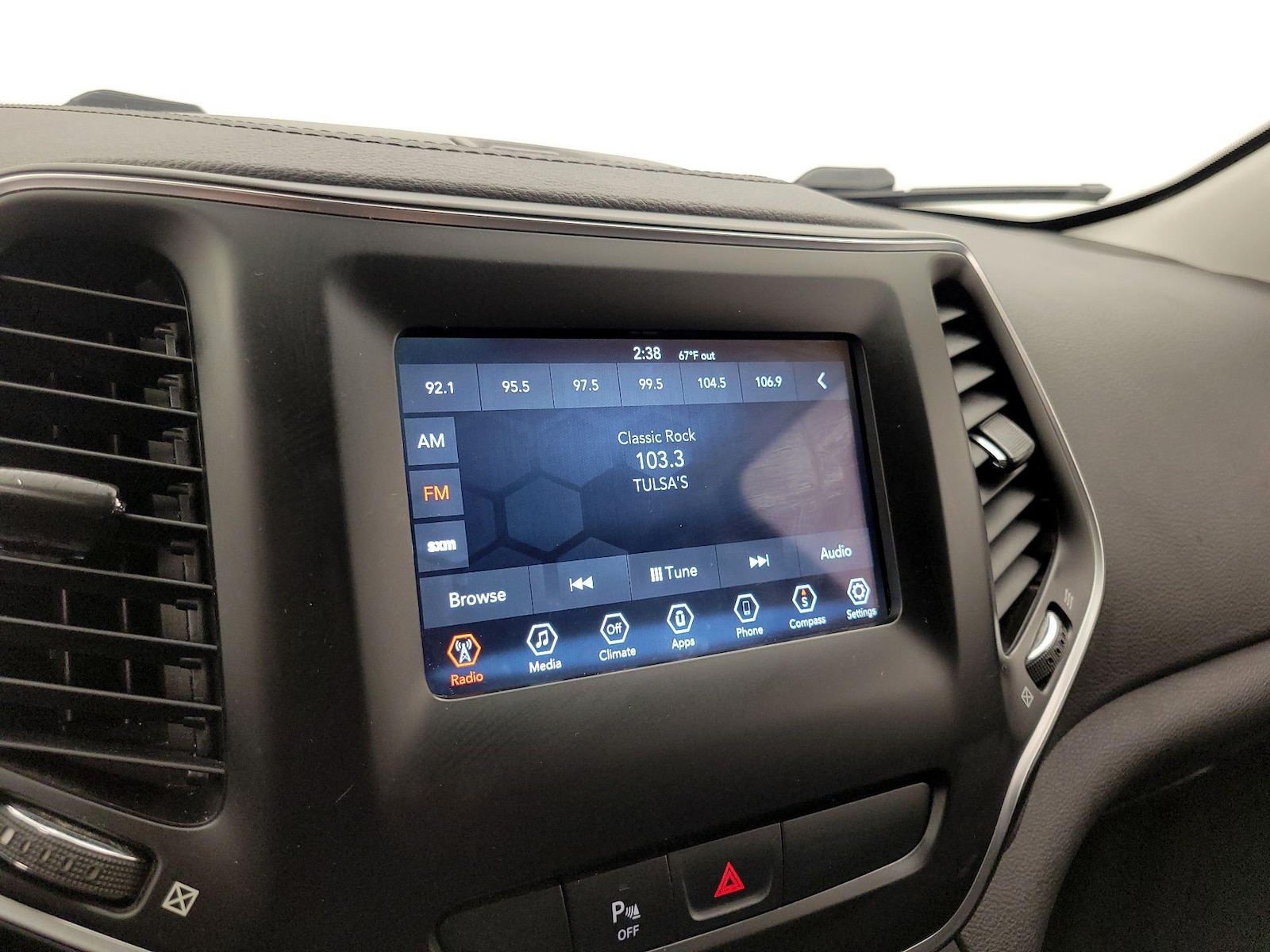 2019 Jeep Cherokee Latitude Plus - Photo 16