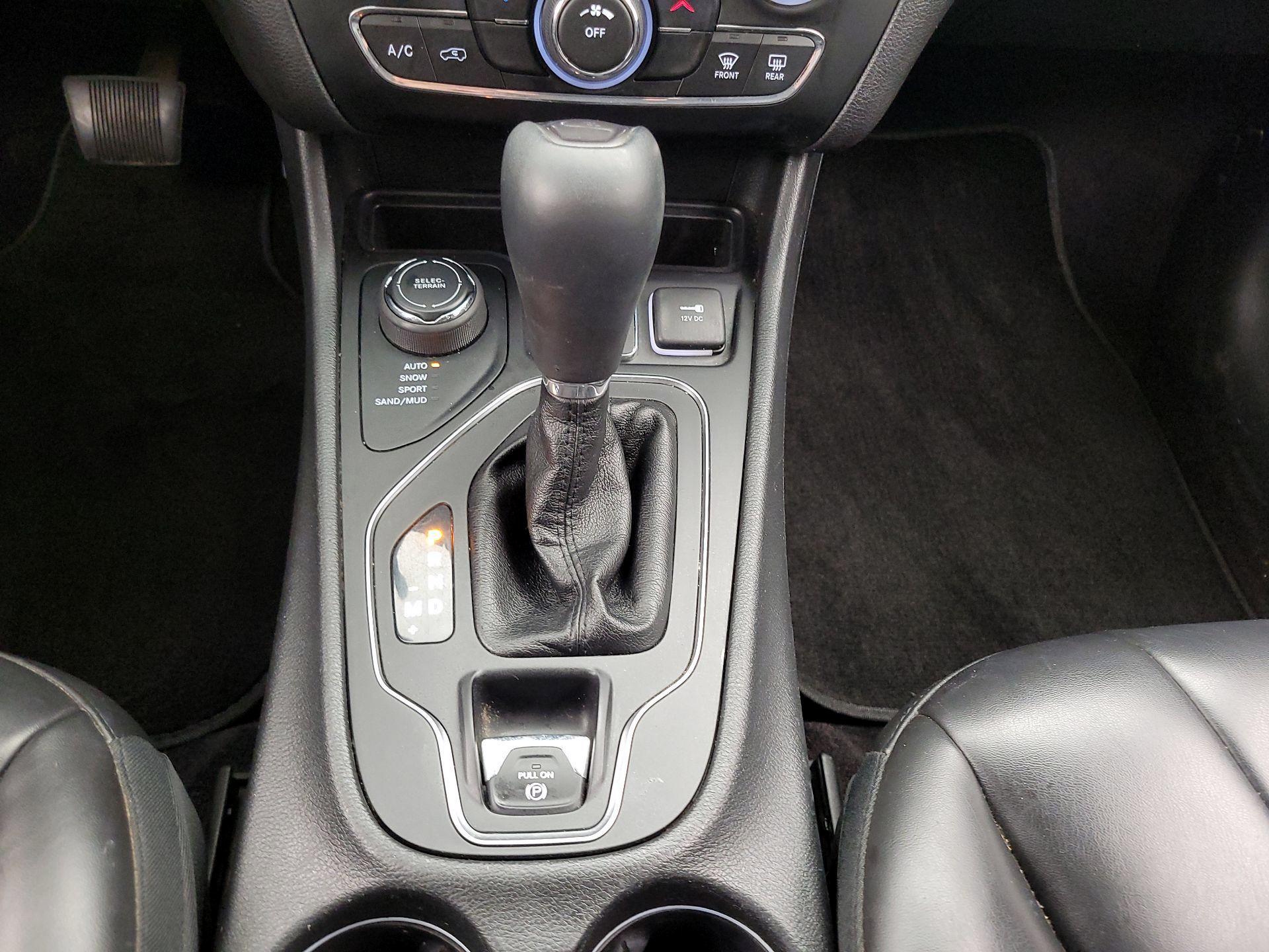 Thumbnail: 2019 Jeep Cherokee - 17