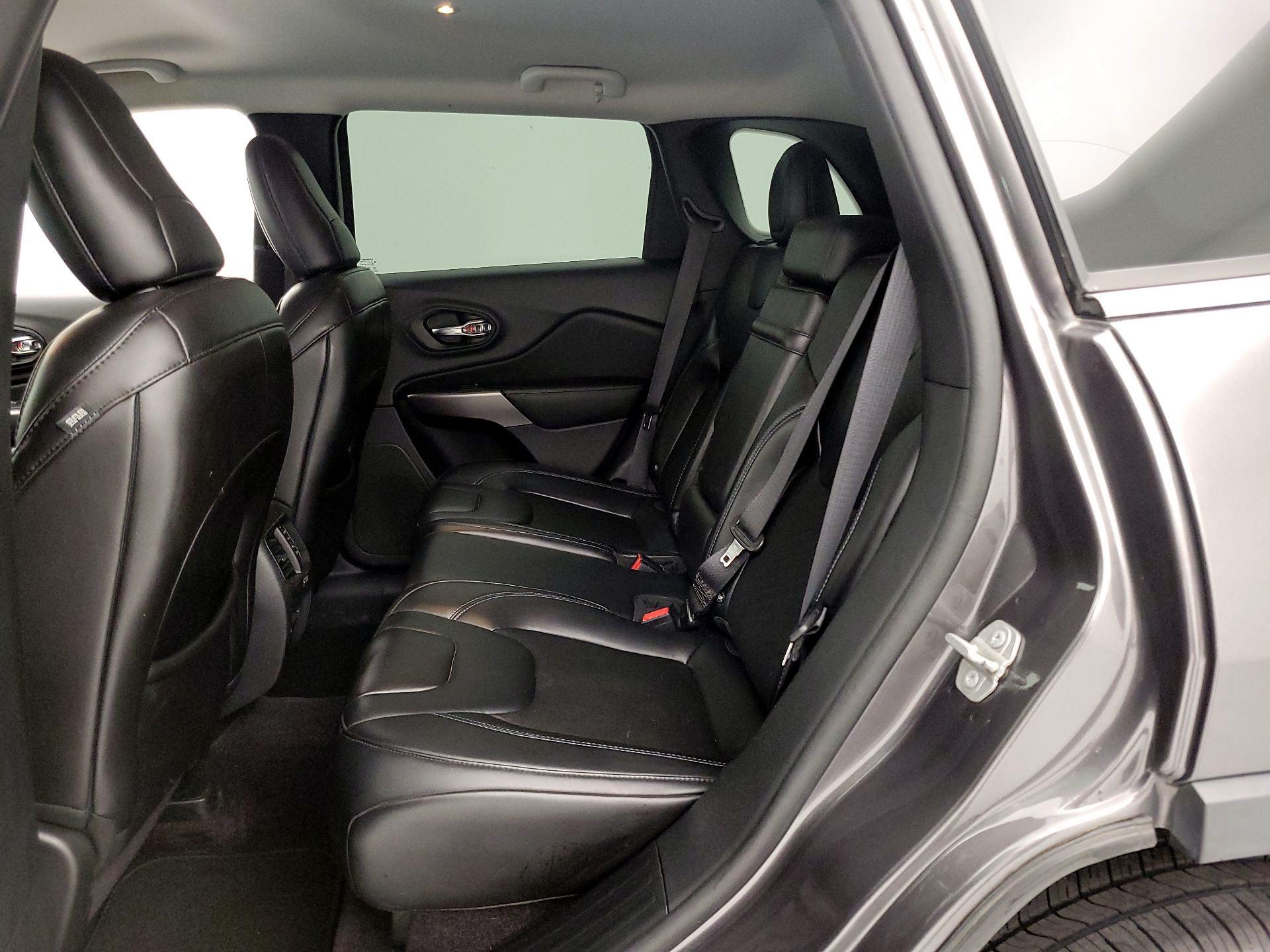 Thumbnail: 2019 Jeep Cherokee - 19