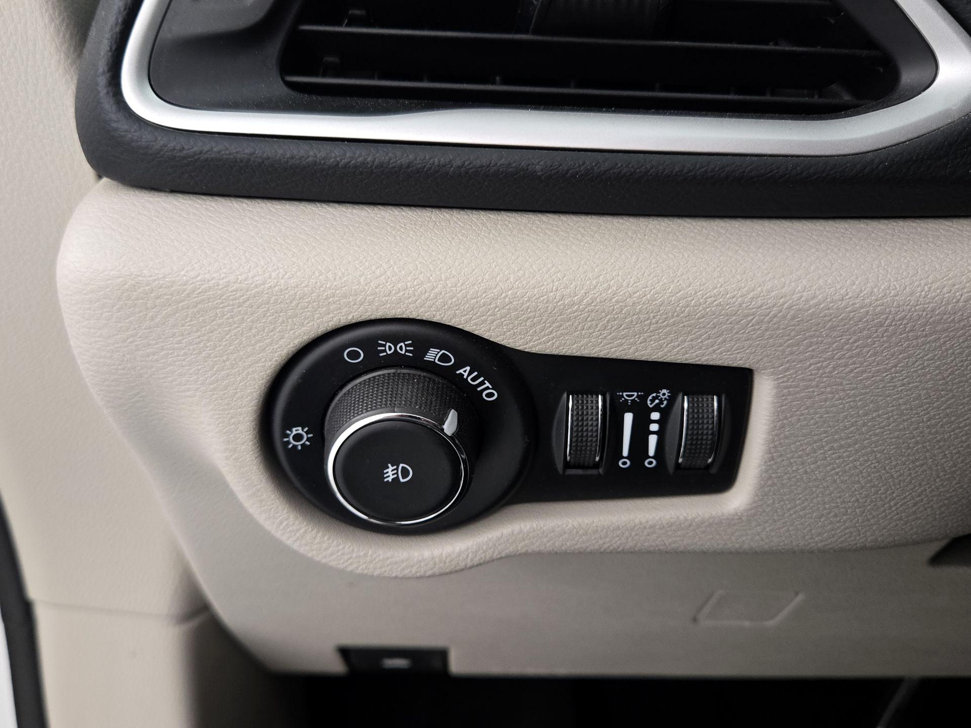 Thumbnail: 2023 Chrysler Pacifica - 13