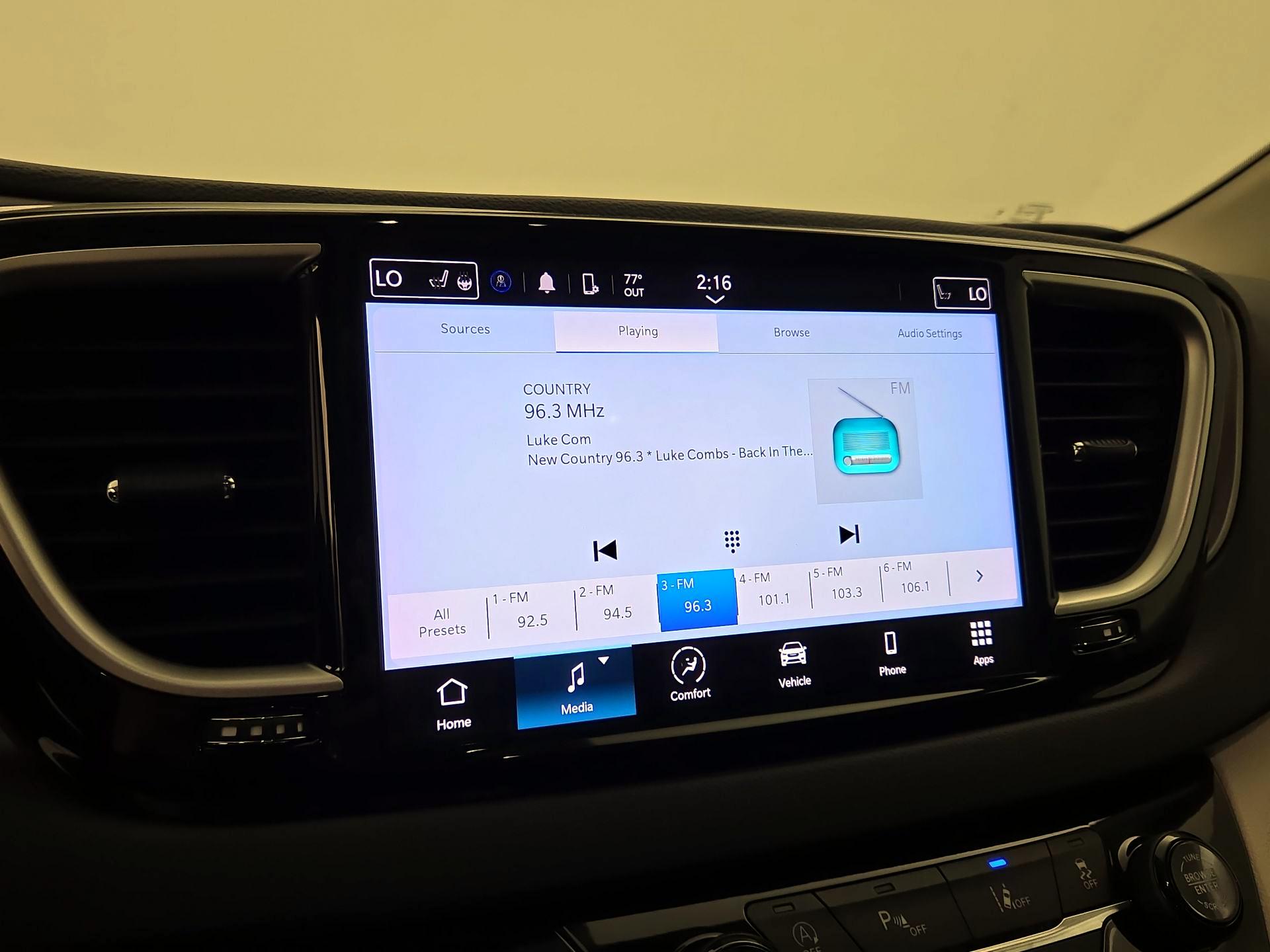 Thumbnail: 2023 Chrysler Pacifica - 15