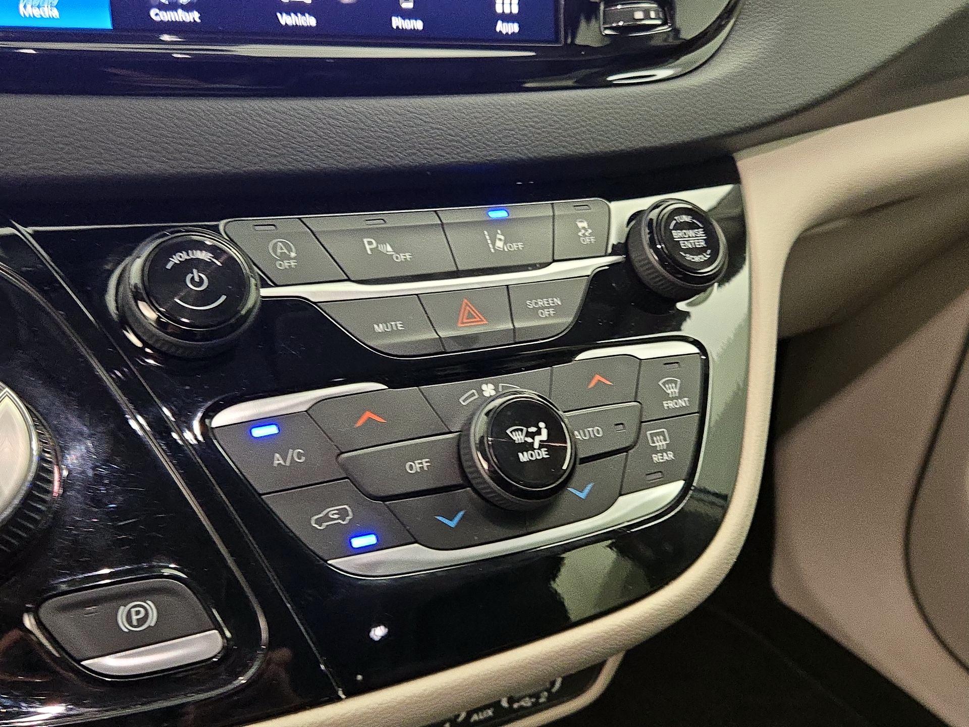 Thumbnail: 2023 Chrysler Pacifica - 16