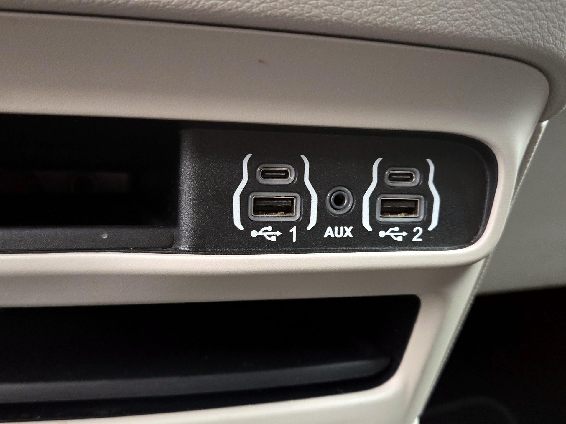 Thumbnail: 2023 Chrysler Pacifica - 18