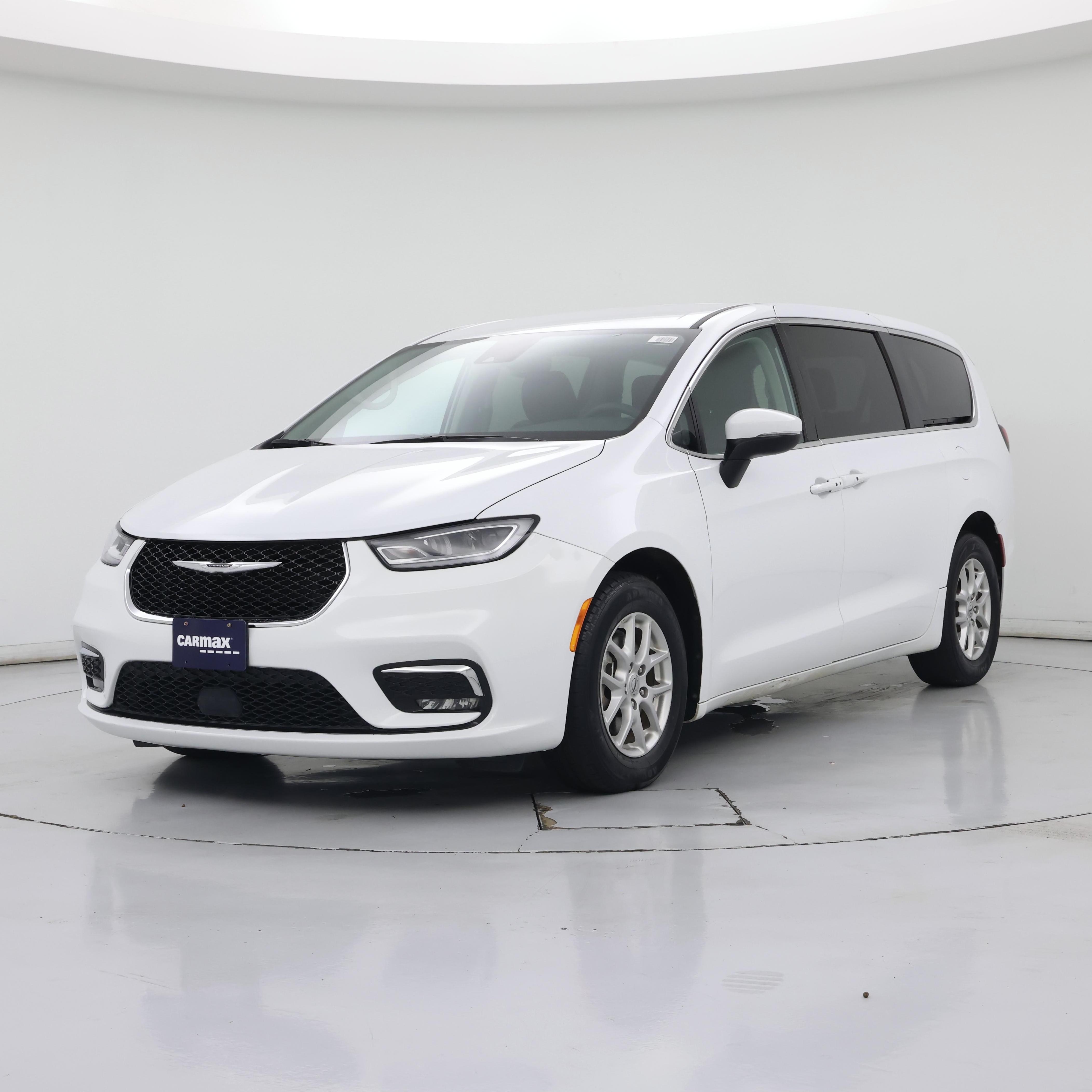 Thumbnail: 2023 Chrysler Pacifica - 4