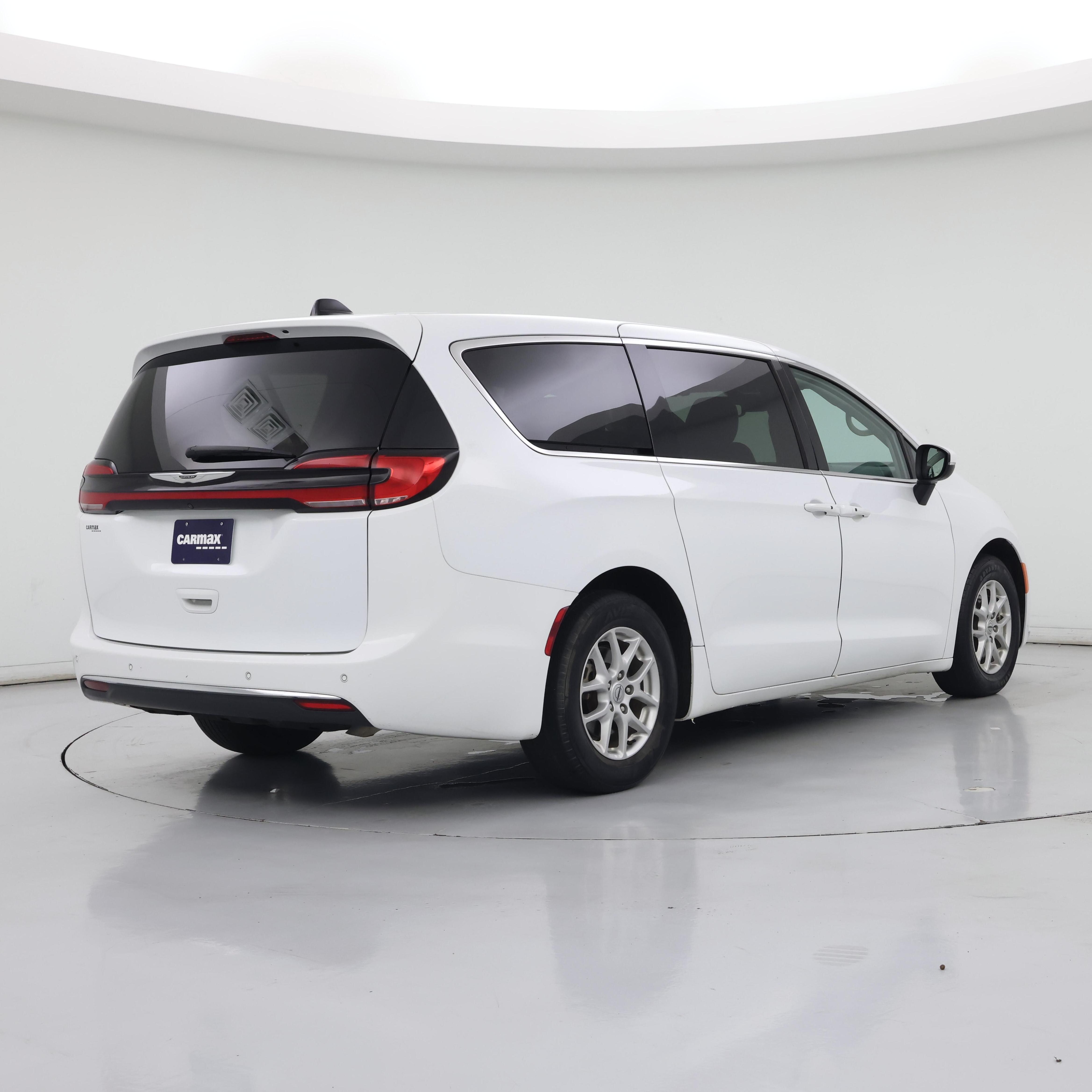 Thumbnail: 2023 Chrysler Pacifica - 8