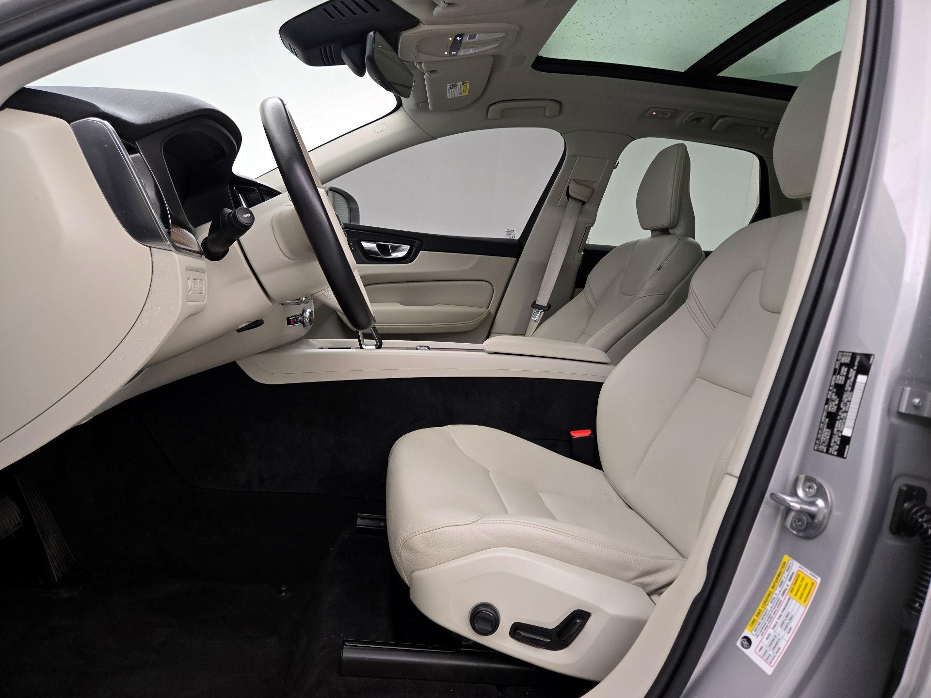 Thumbnail: 2022 Volvo XC60 - 11