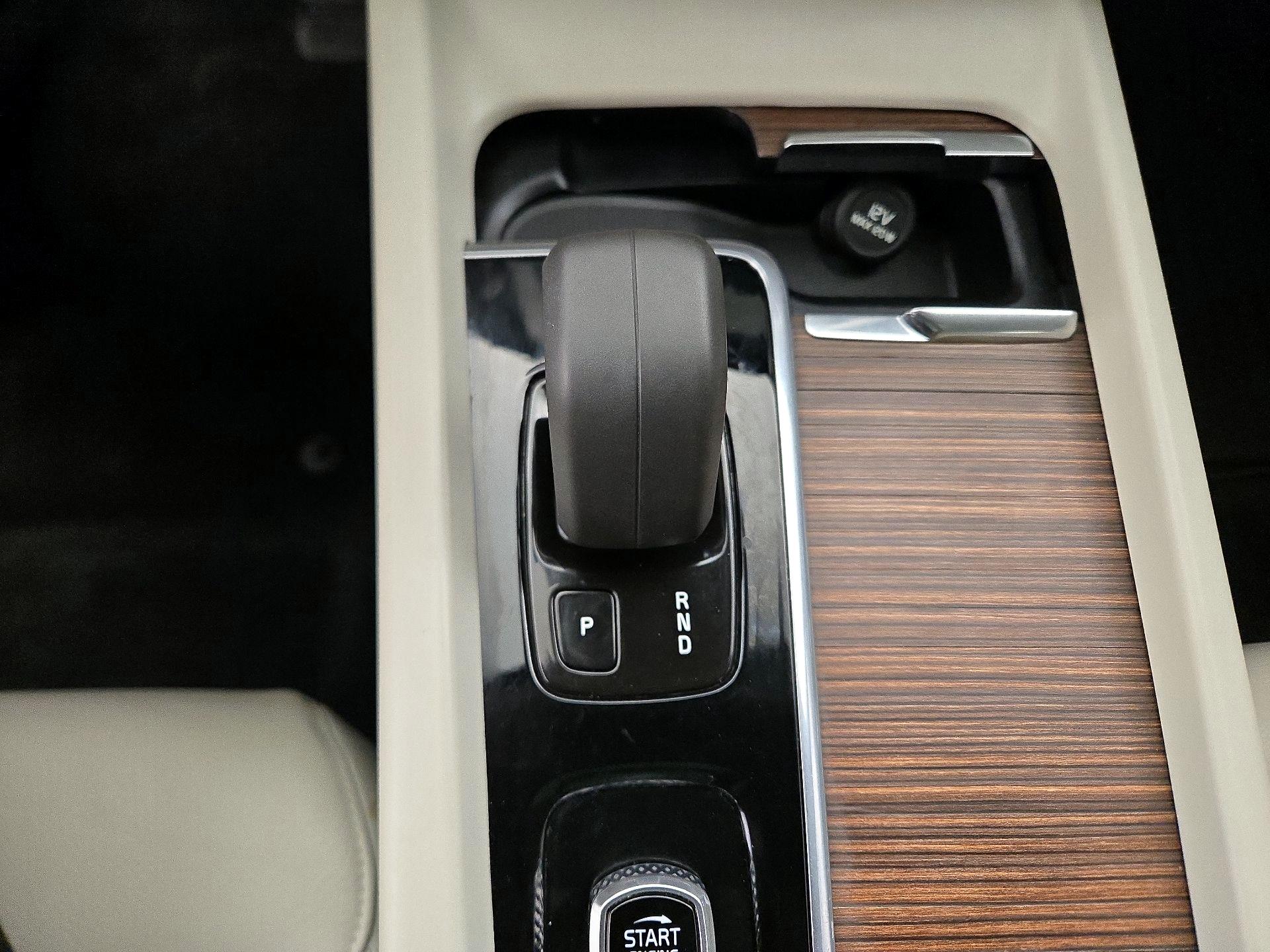 Thumbnail: 2022 Volvo XC60 - 18