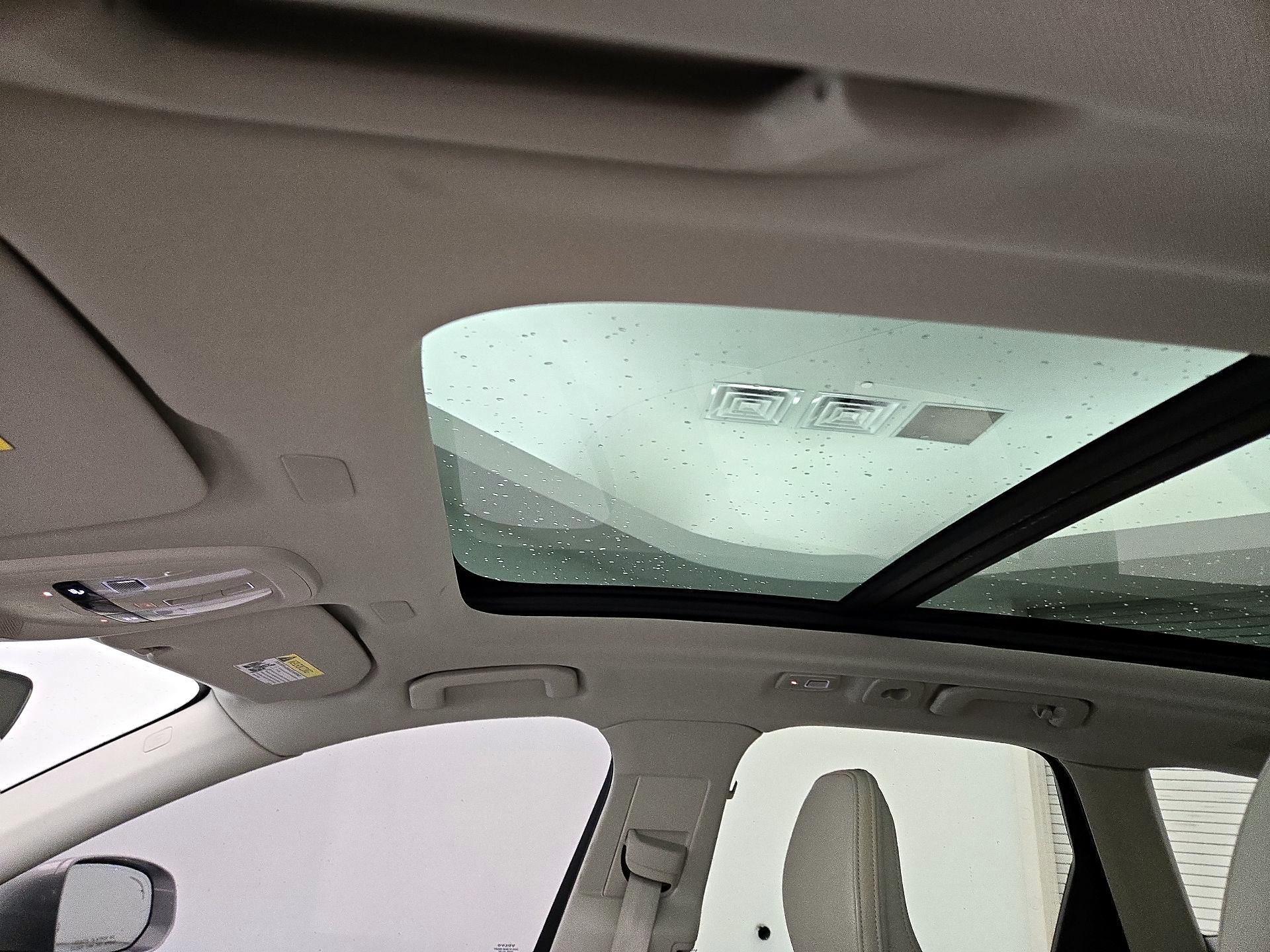 Thumbnail: 2022 Volvo XC60 - 20