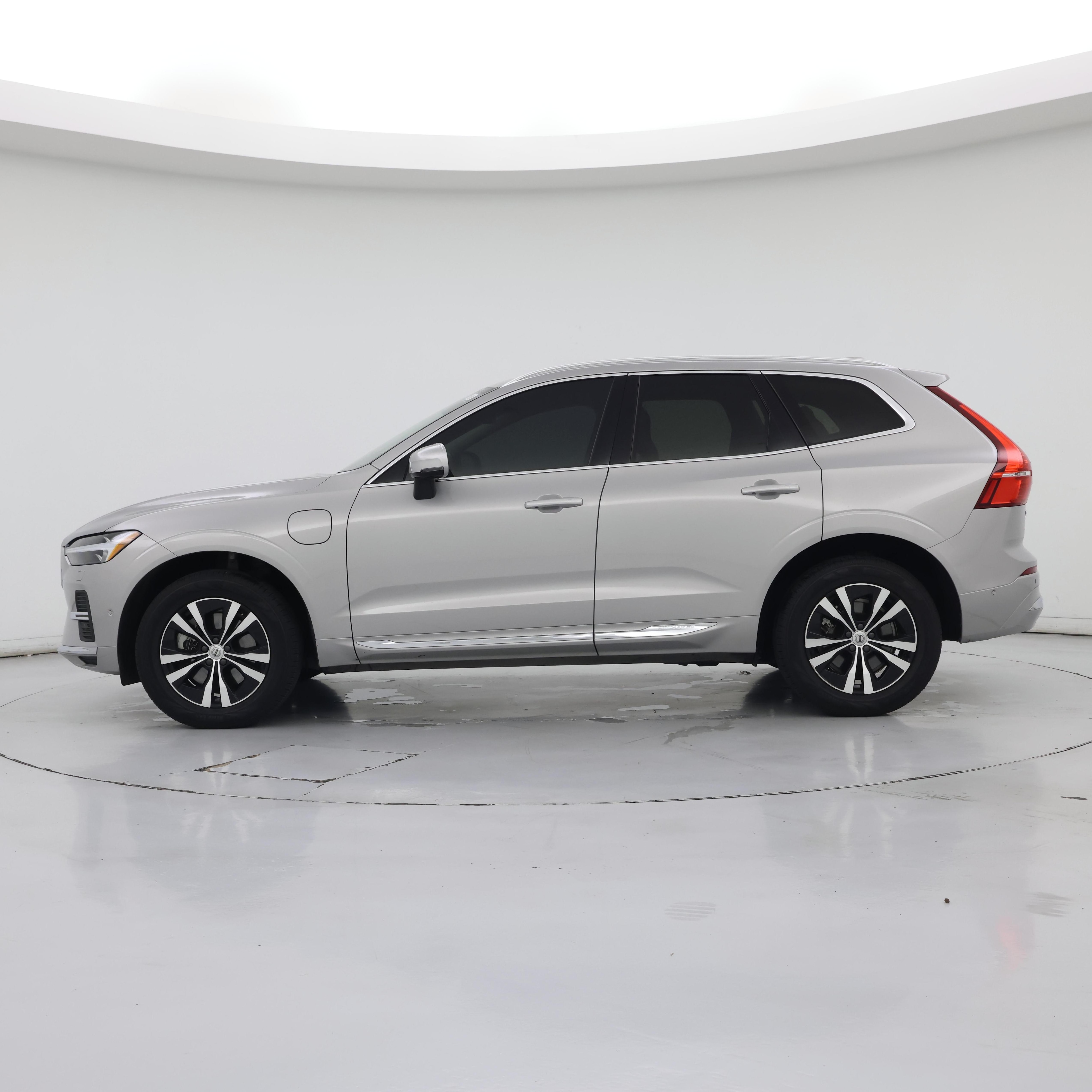 Thumbnail: 2022 Volvo XC60 - 3