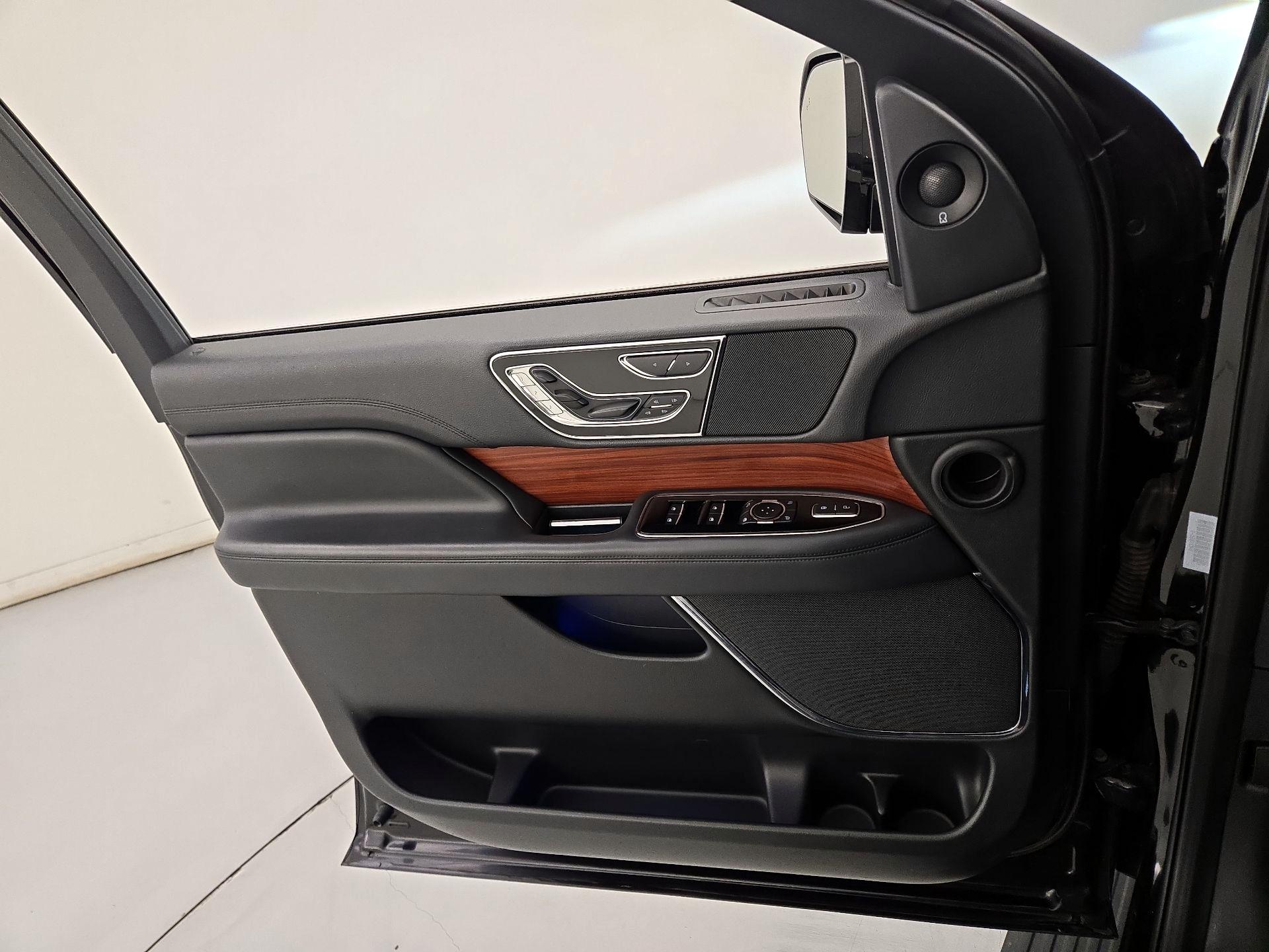 Thumbnail: 2024 Lincoln Navigator - 12