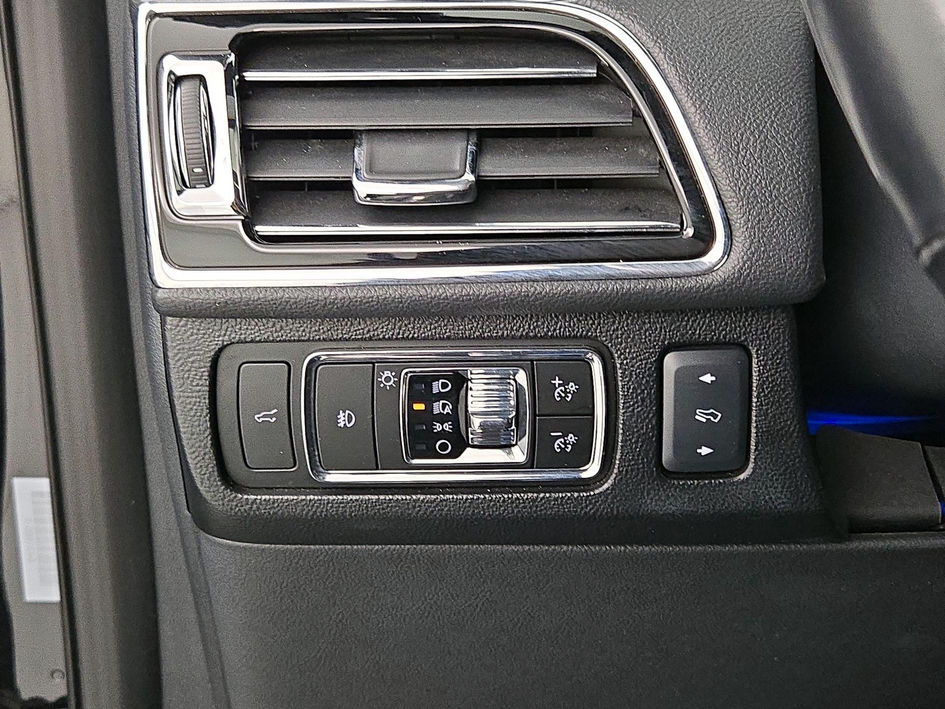 Thumbnail: 2024 Lincoln Navigator - 13