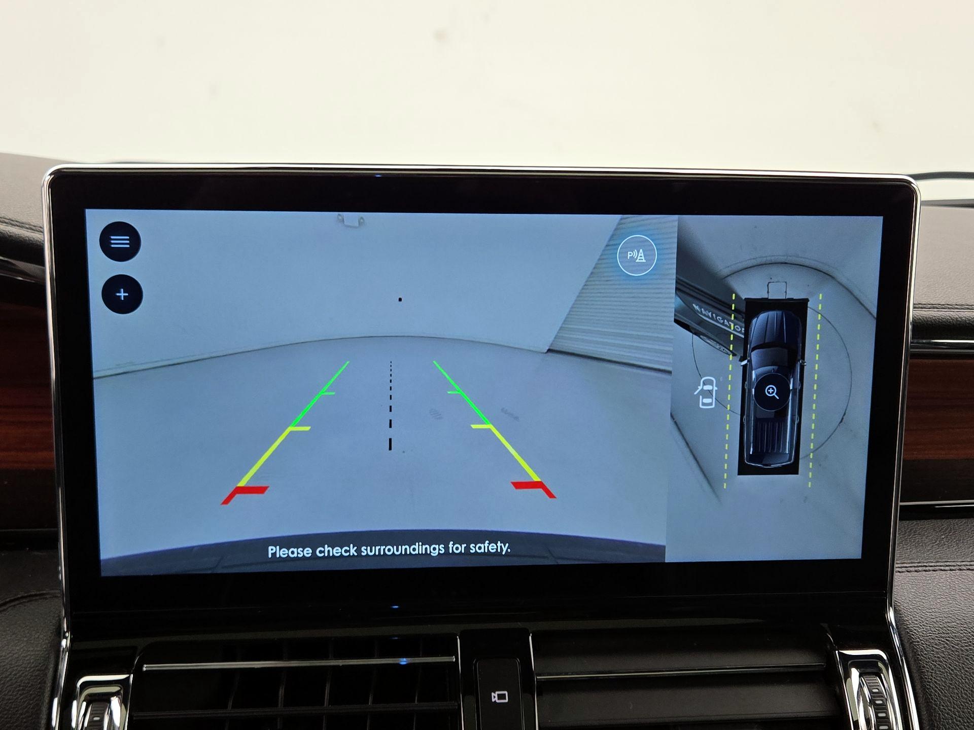 Thumbnail: 2024 Lincoln Navigator - 15