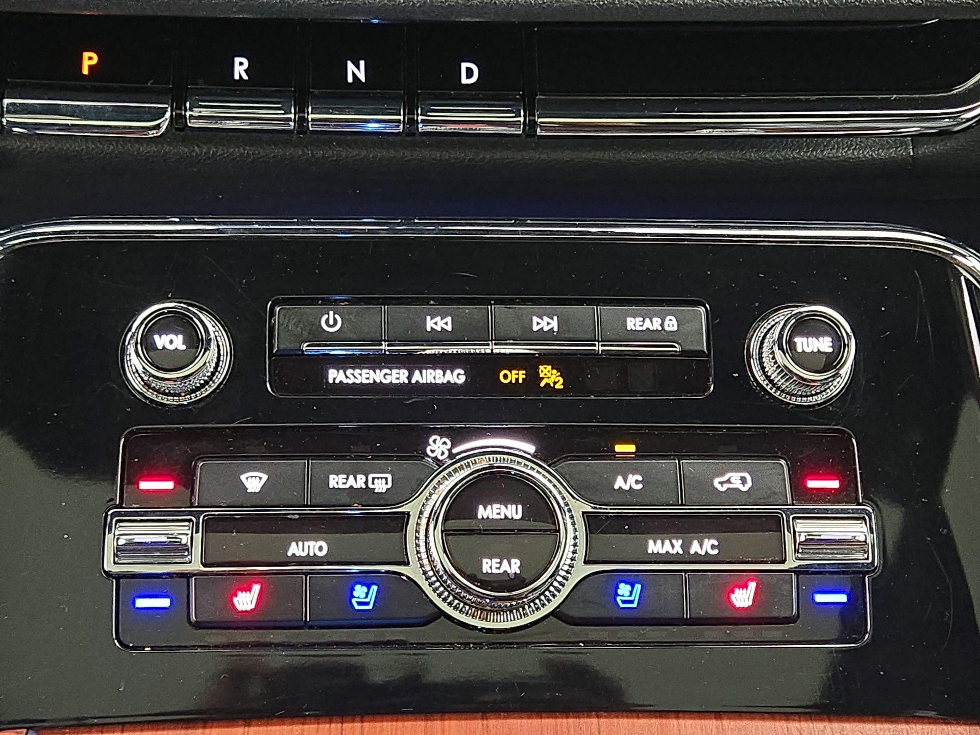 Thumbnail: 2024 Lincoln Navigator - 17