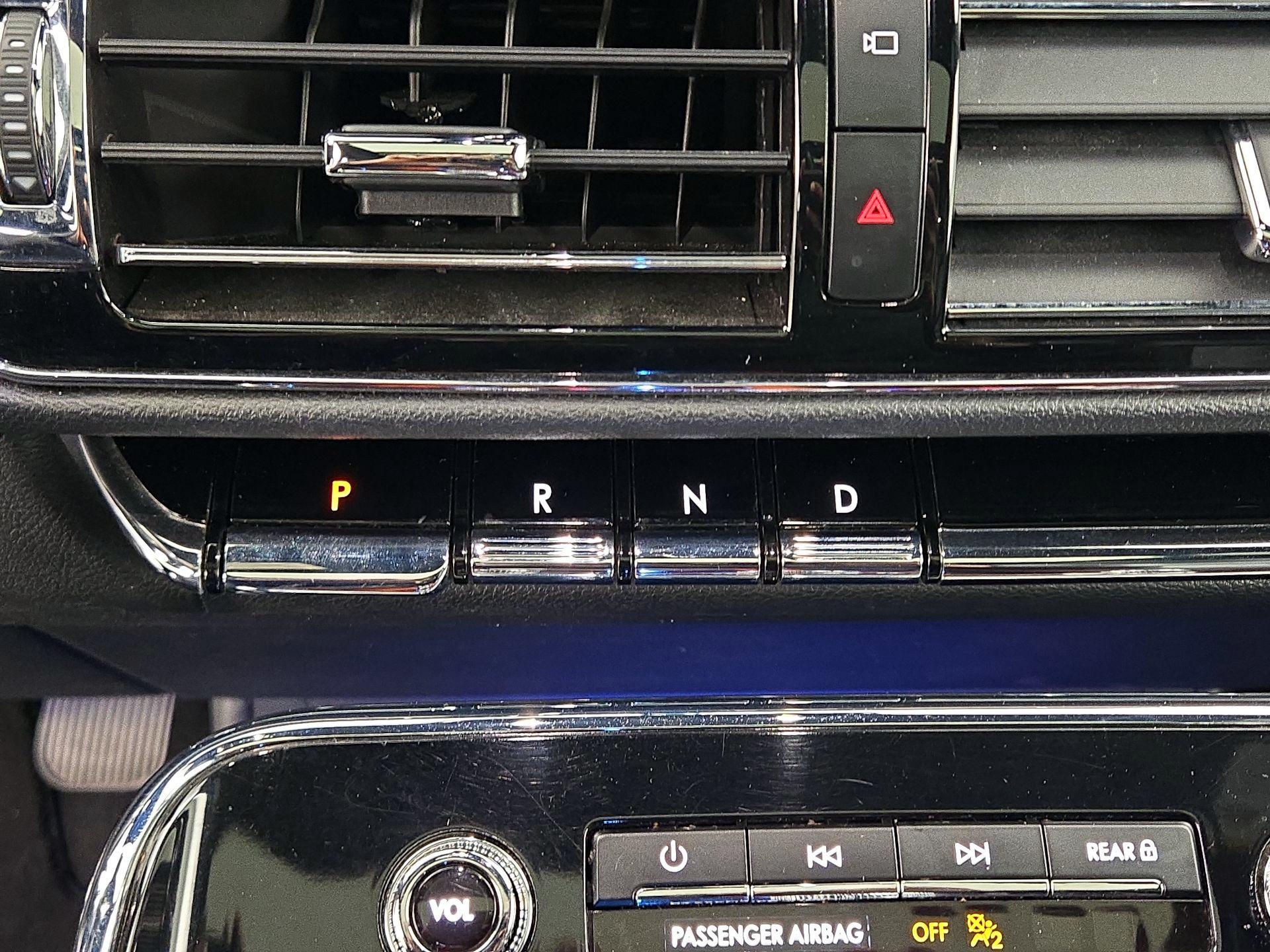 Thumbnail: 2024 Lincoln Navigator - 18