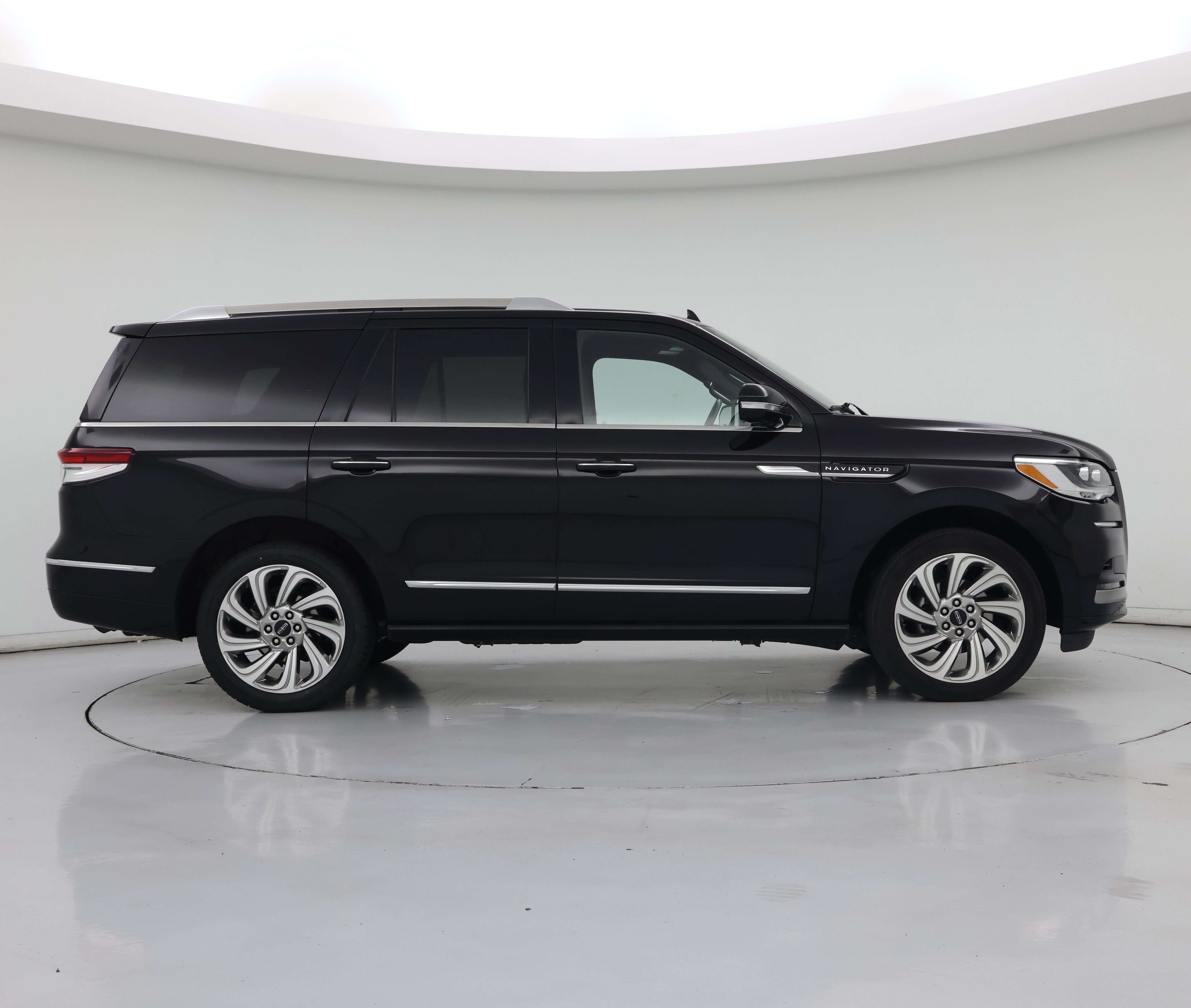 Thumbnail: 2024 Lincoln Navigator - 7