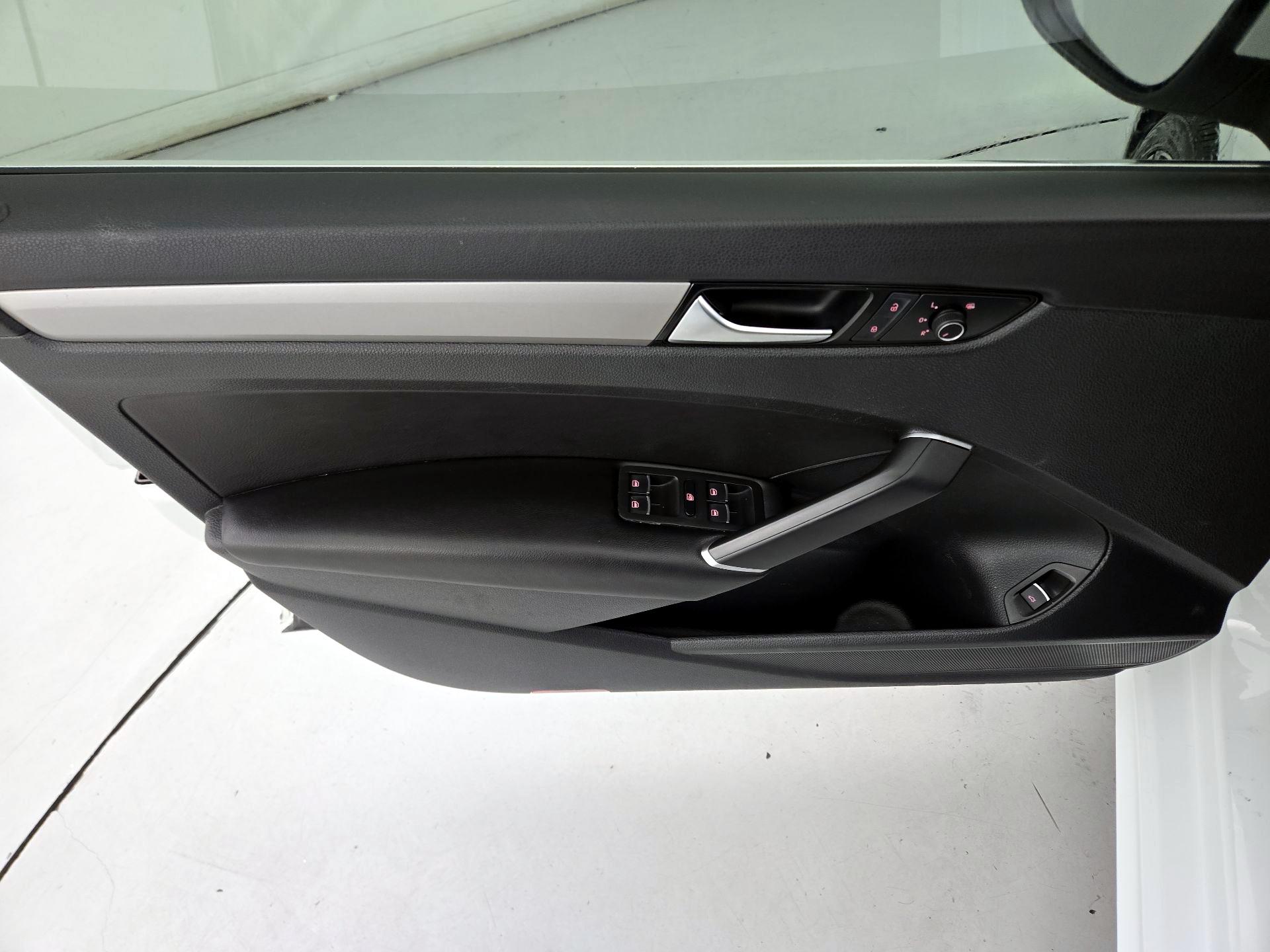 Thumbnail: 2022 Volkswagen Passat - 12