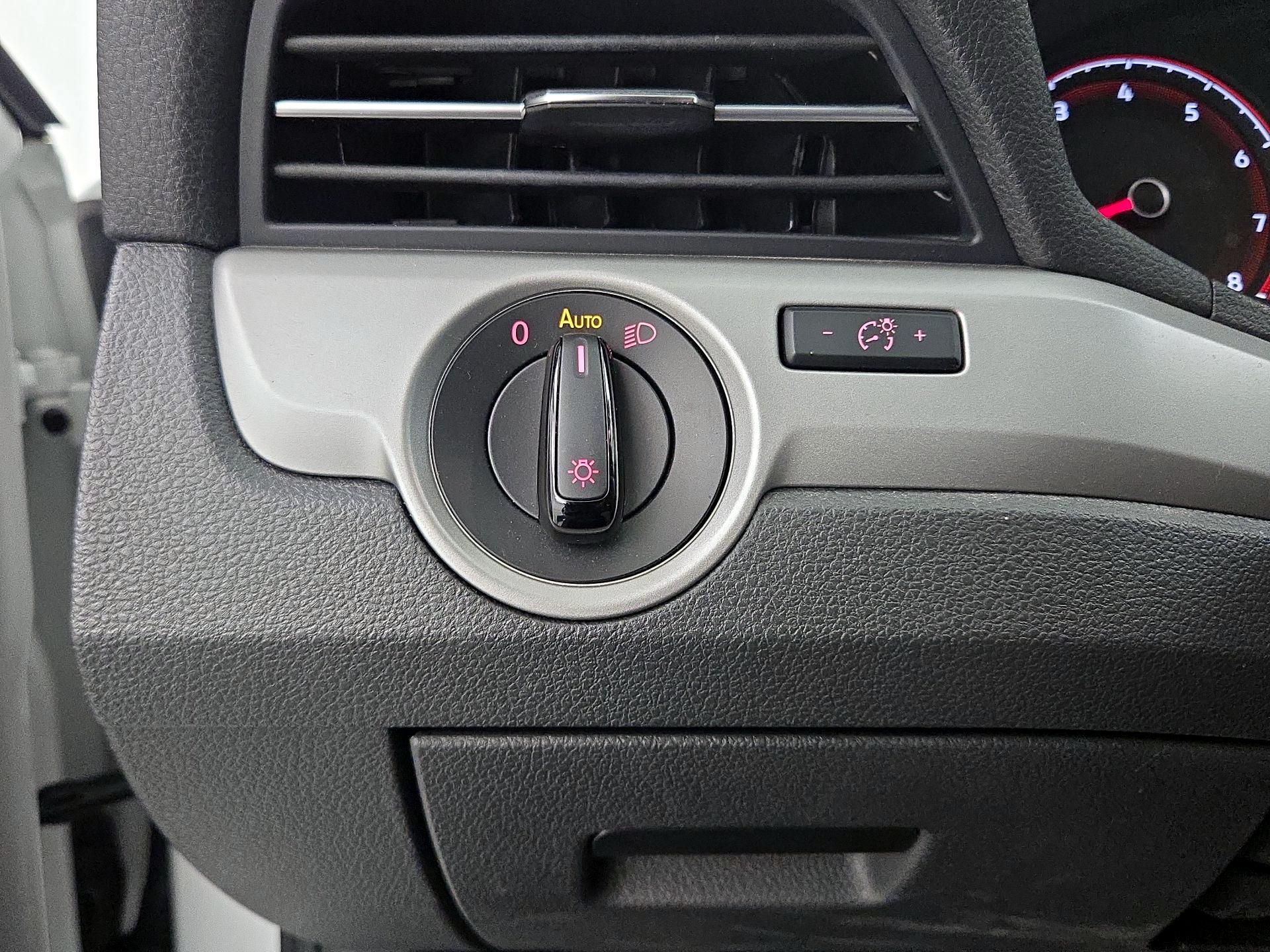 Thumbnail: 2022 Volkswagen Passat - 13