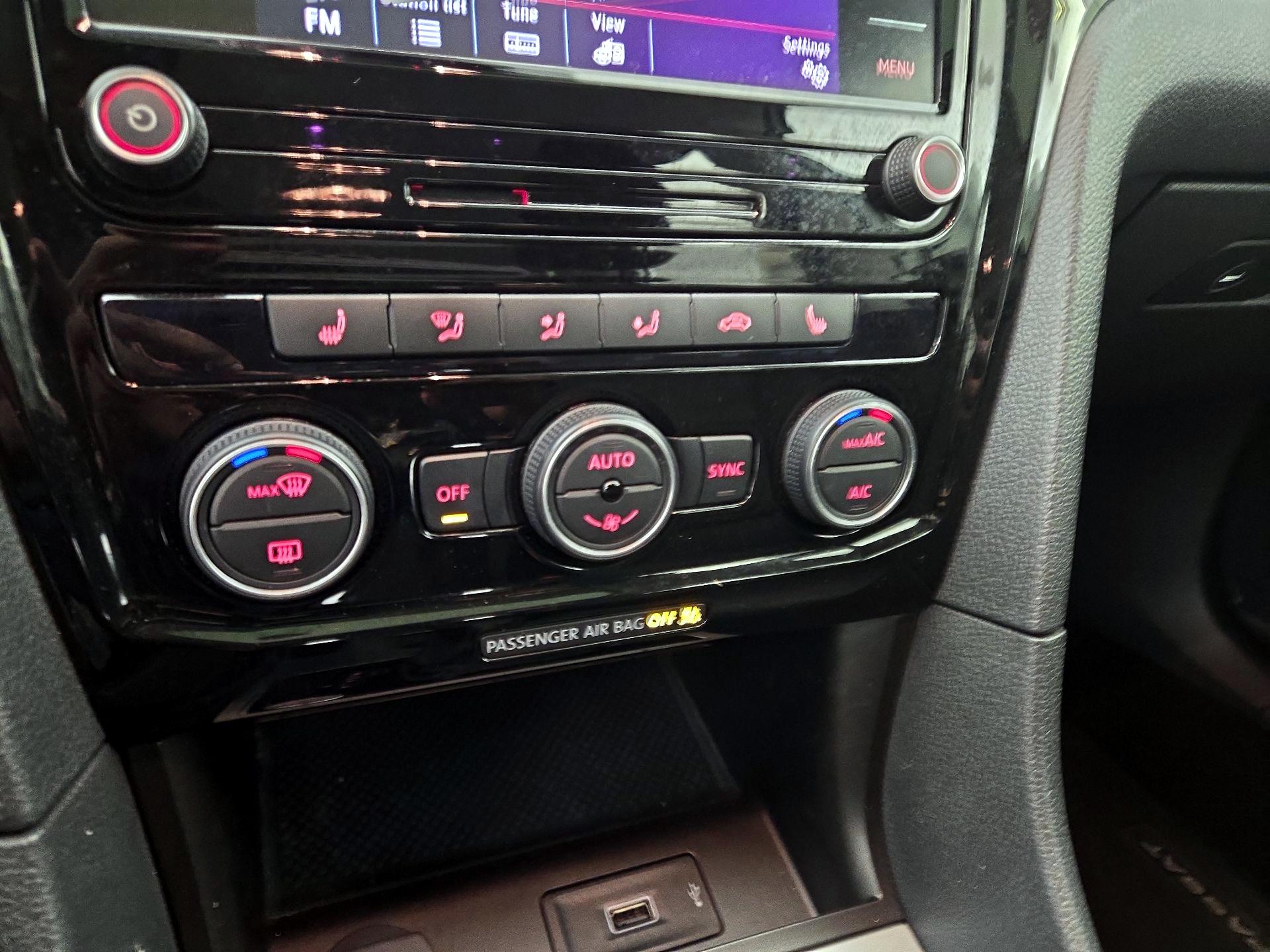 Thumbnail: 2022 Volkswagen Passat - 16