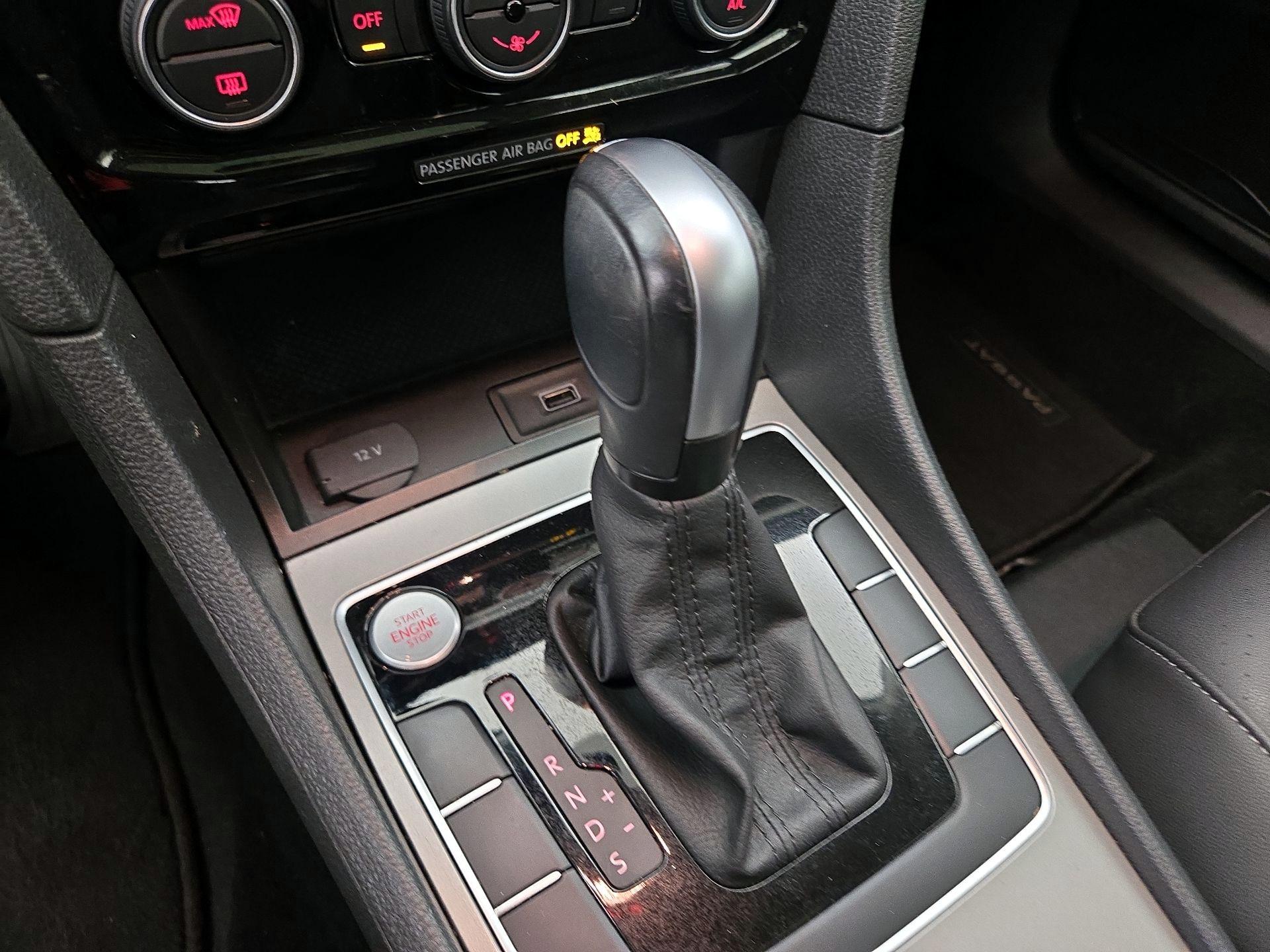 Thumbnail: 2022 Volkswagen Passat - 17