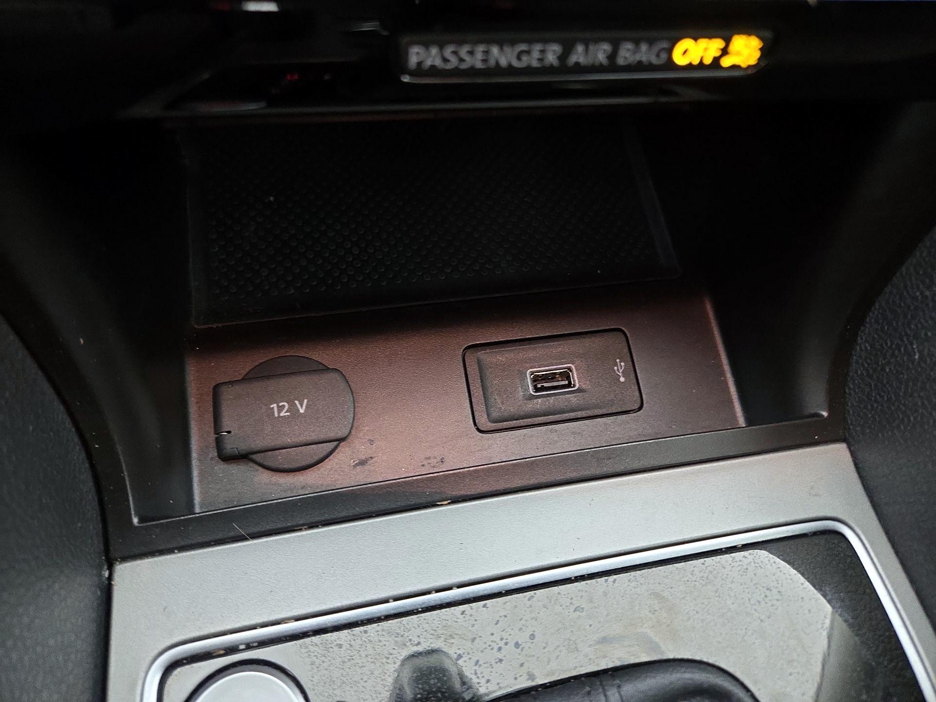 Thumbnail: 2022 Volkswagen Passat - 18