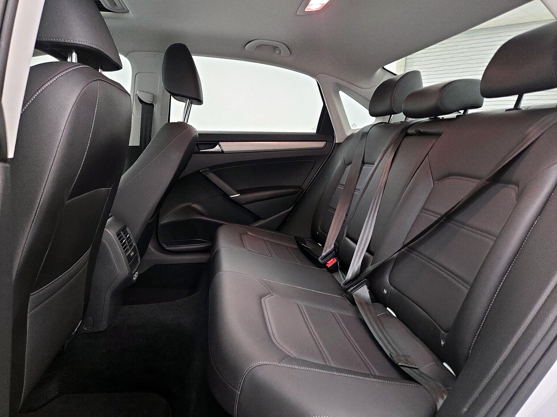 Thumbnail: 2022 Volkswagen Passat - 20