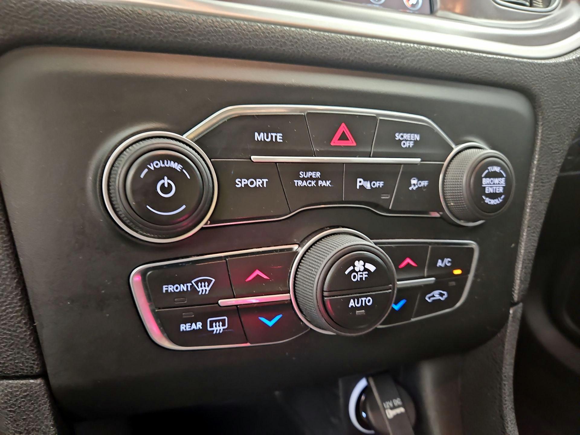 Thumbnail: 2019 Dodge Charger - 16