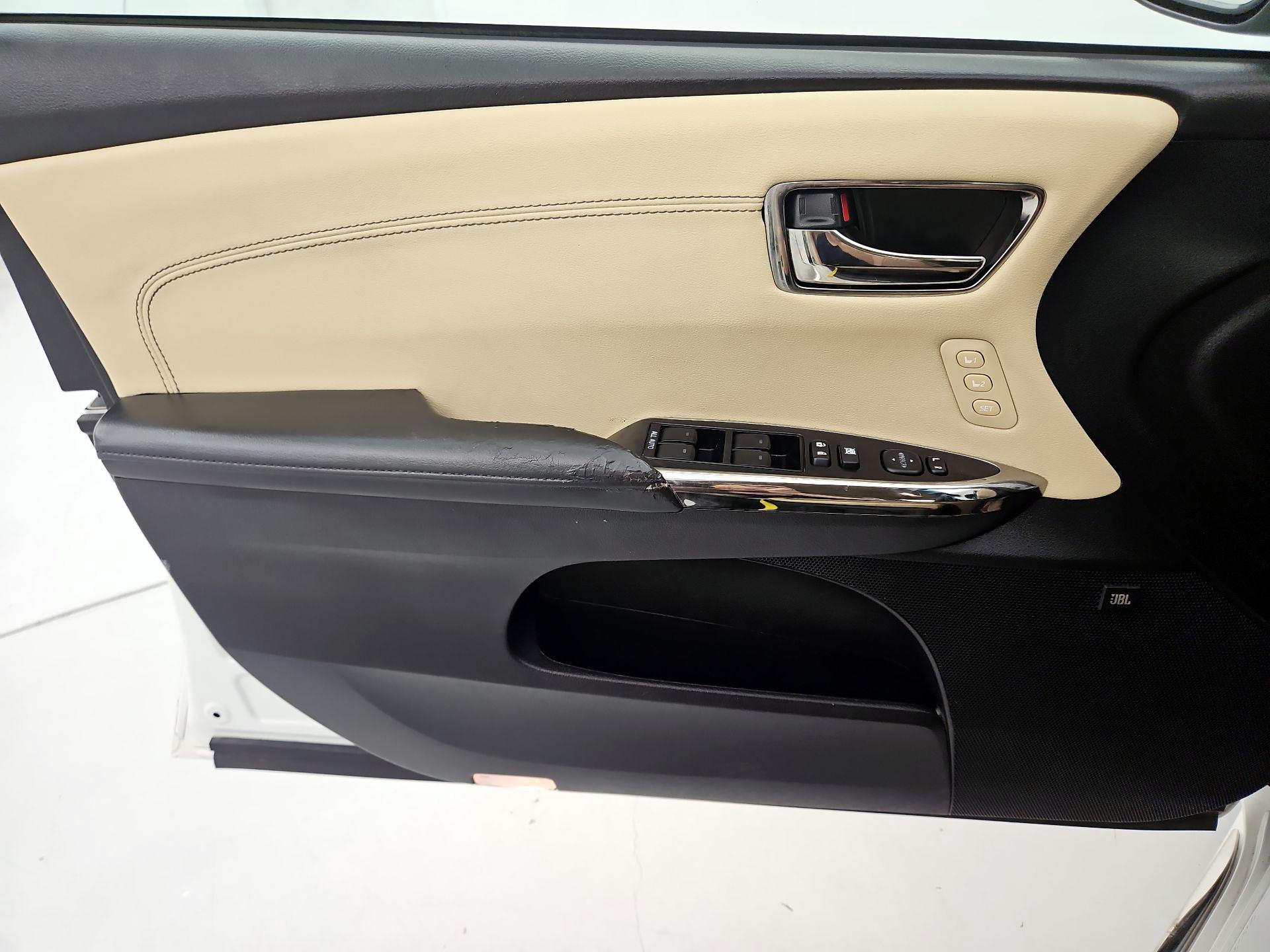 Thumbnail: 2016 Toyota Avalon - 12