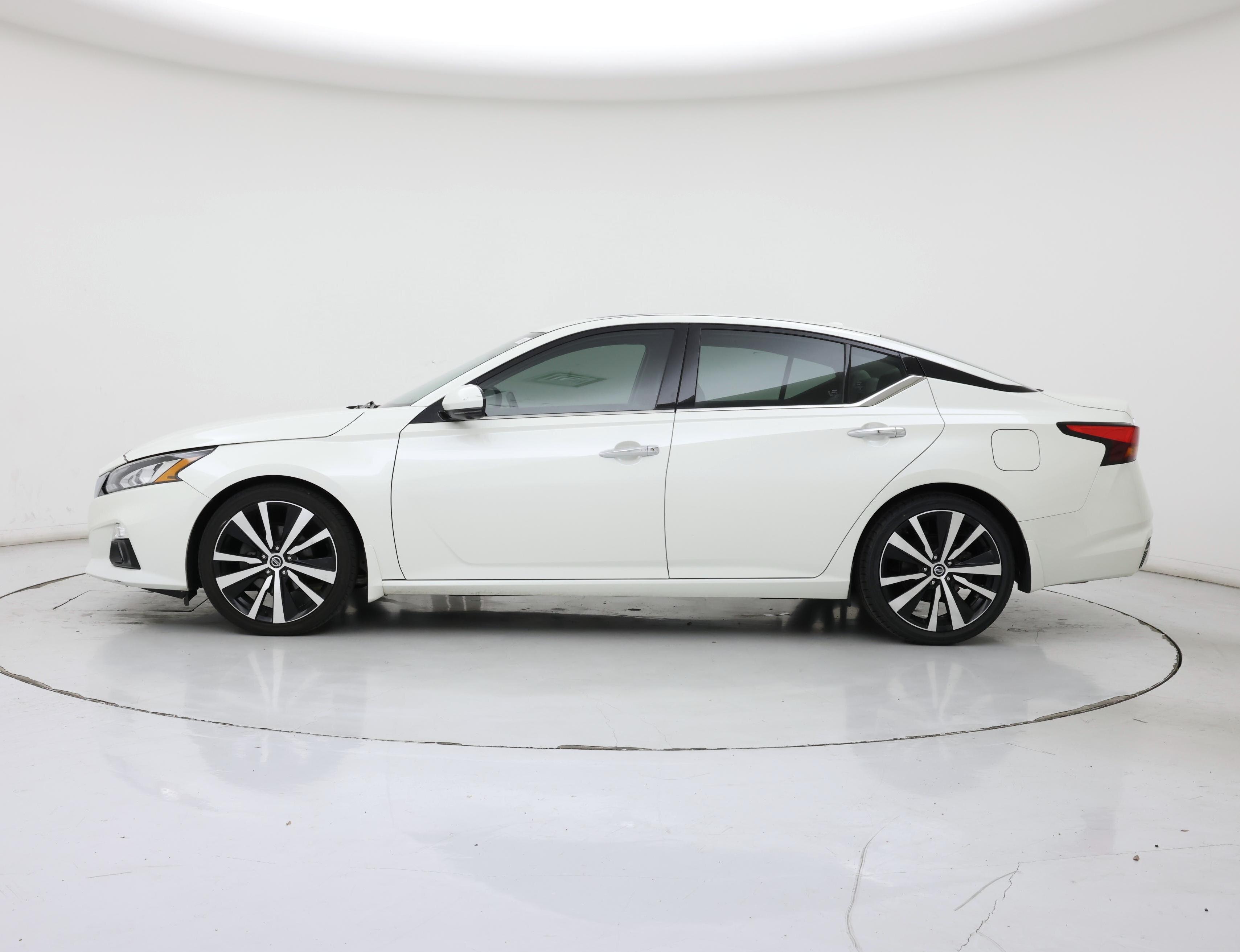 Thumbnail: 2019 Nissan Altima - 3