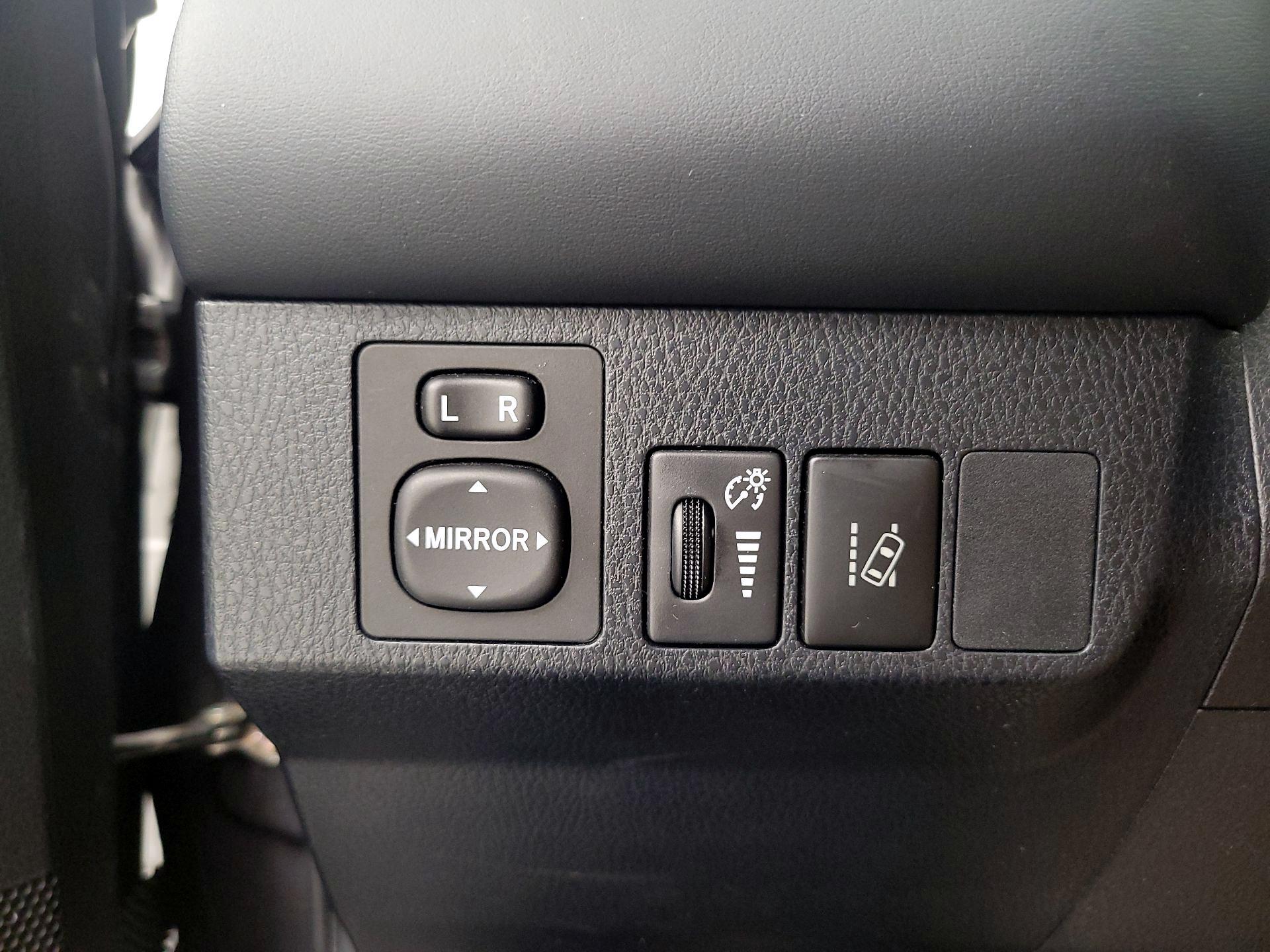 Thumbnail: 2018 Toyota RAV4 - 13