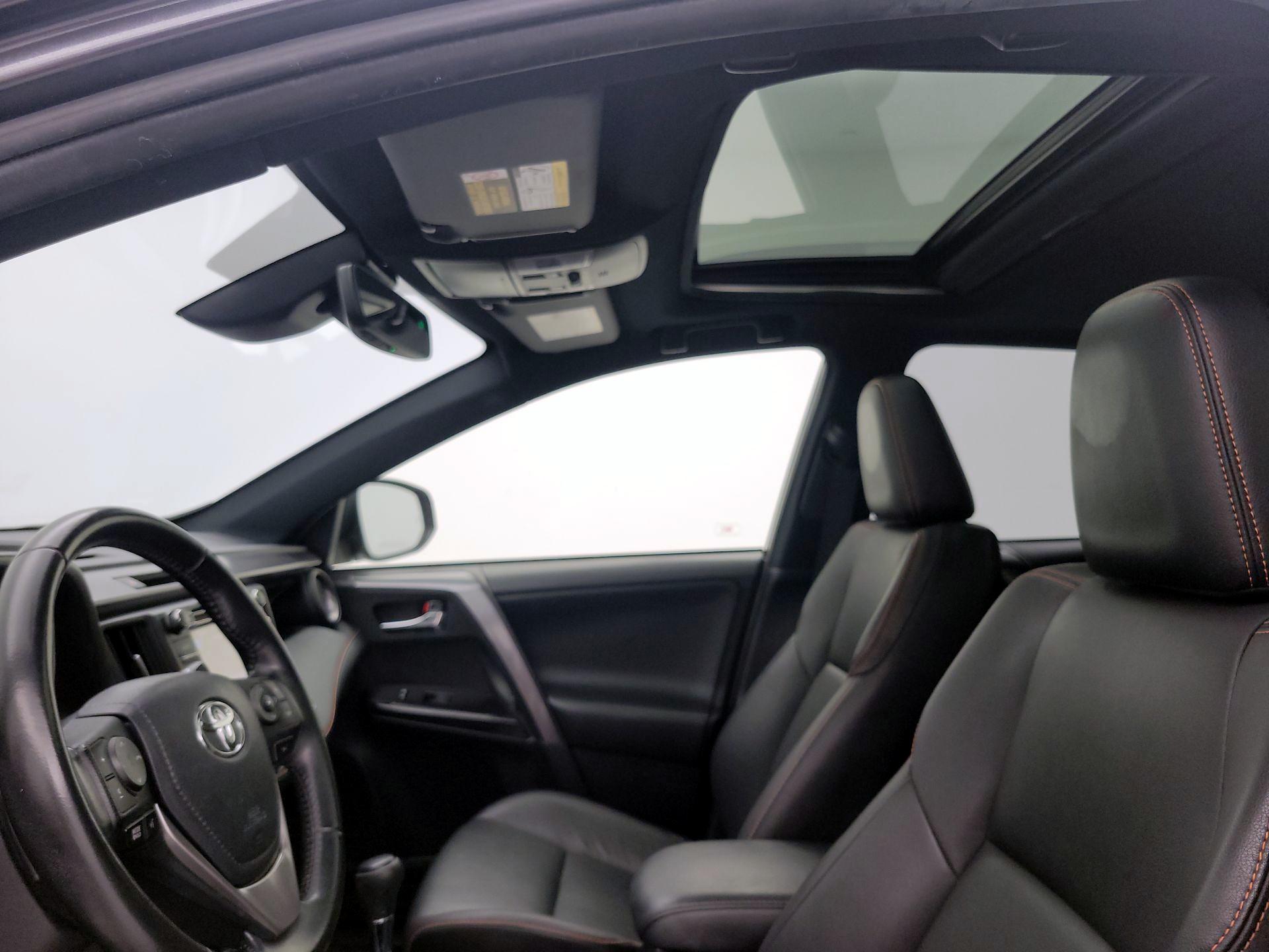 Thumbnail: 2018 Toyota RAV4 - 19