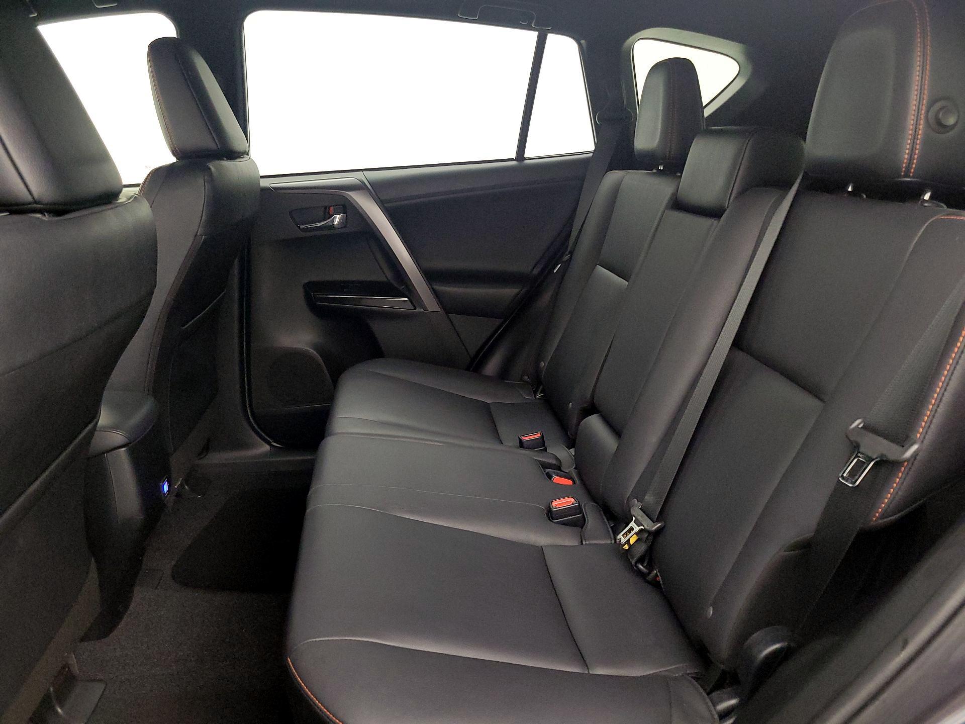 Thumbnail: 2018 Toyota RAV4 - 20