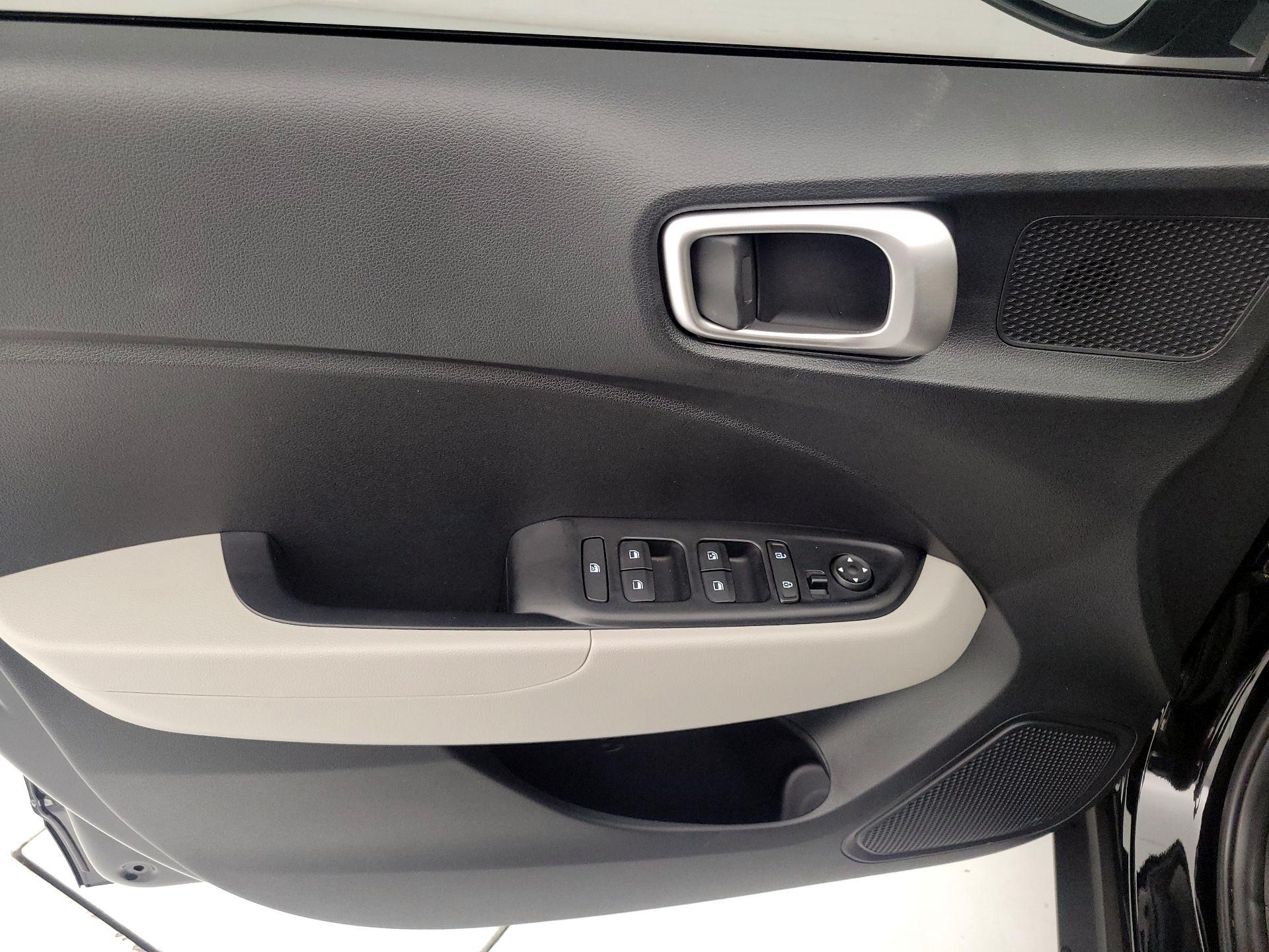 Thumbnail: 2023 Hyundai Venue - 12