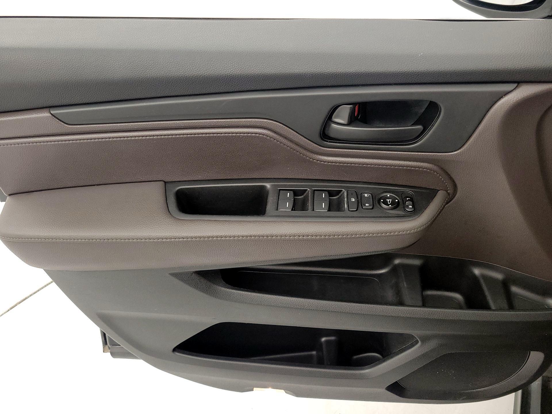 Thumbnail: 2019 Honda Odyssey - 12