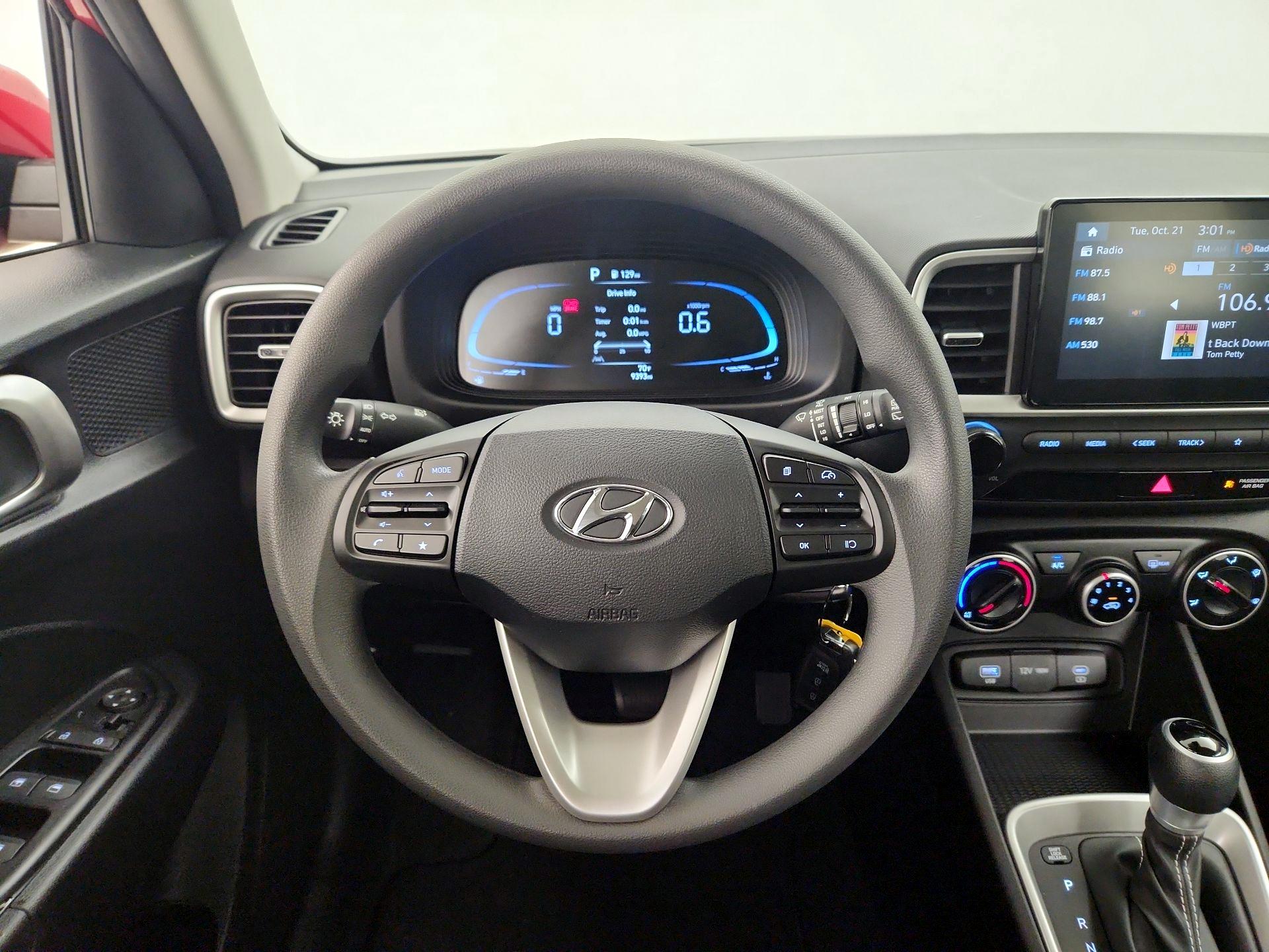 Thumbnail: 2023 Hyundai Venue - 10