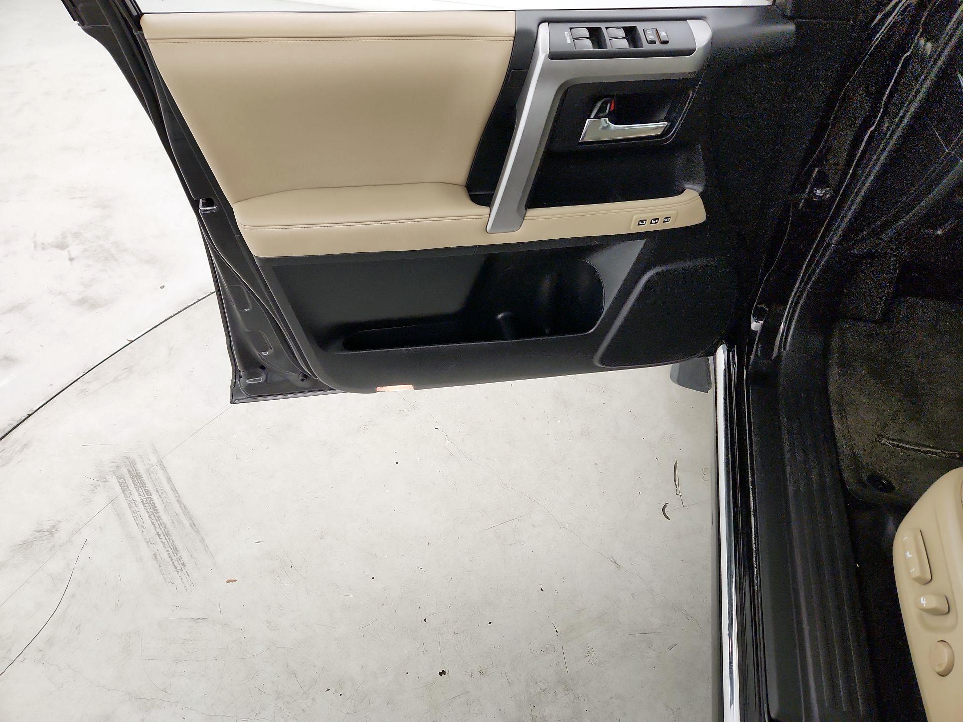 Thumbnail: 2016 Toyota 4Runner - 12